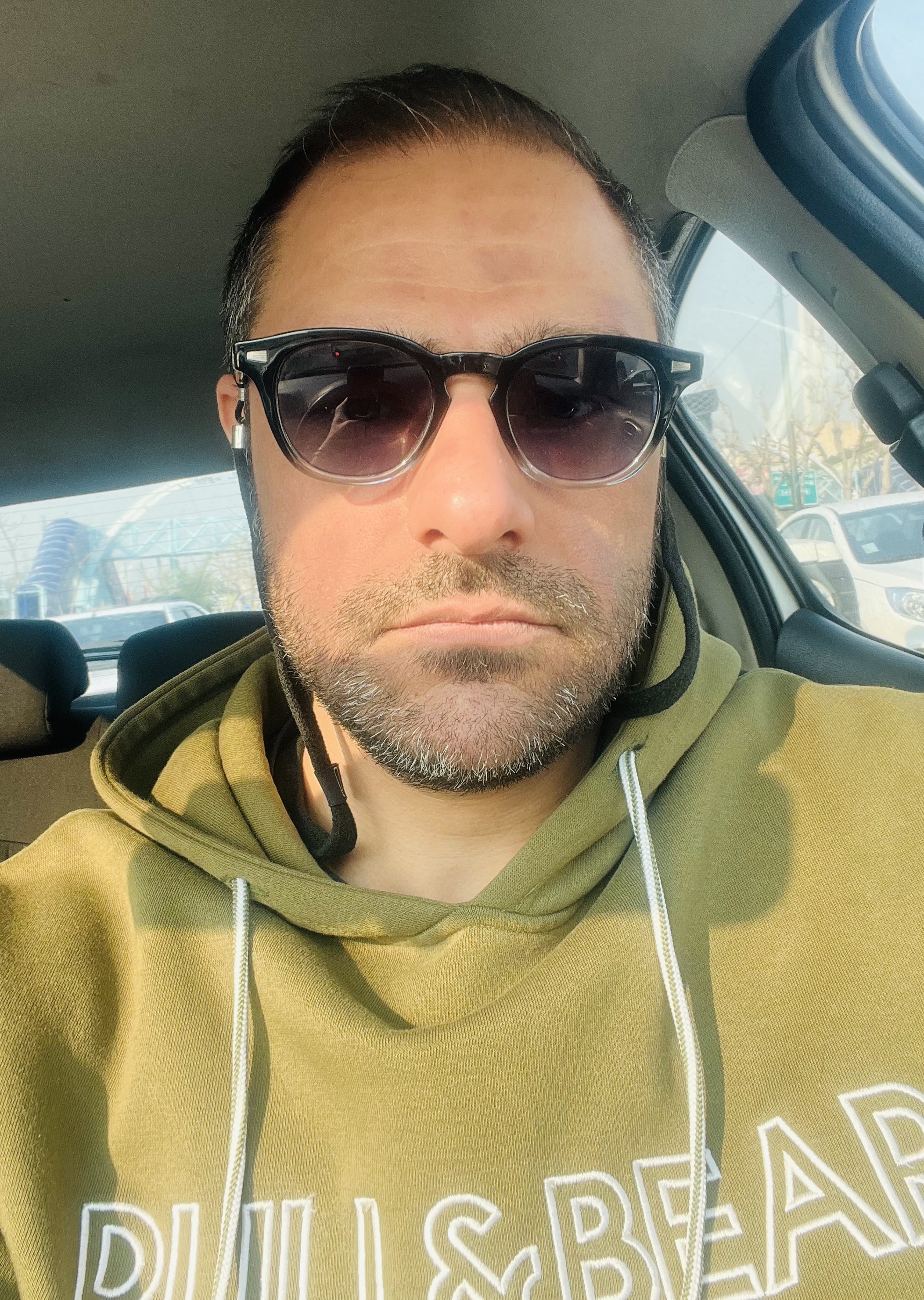 Tinder profile picture for @memento