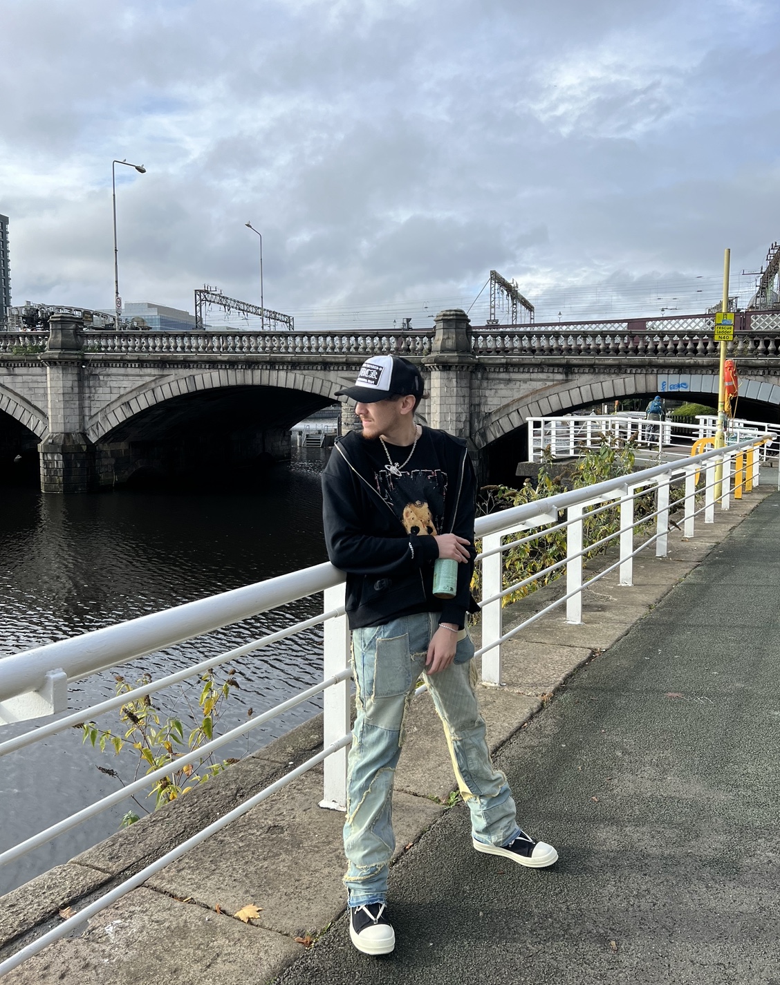 Tinder profile picture for @oxy