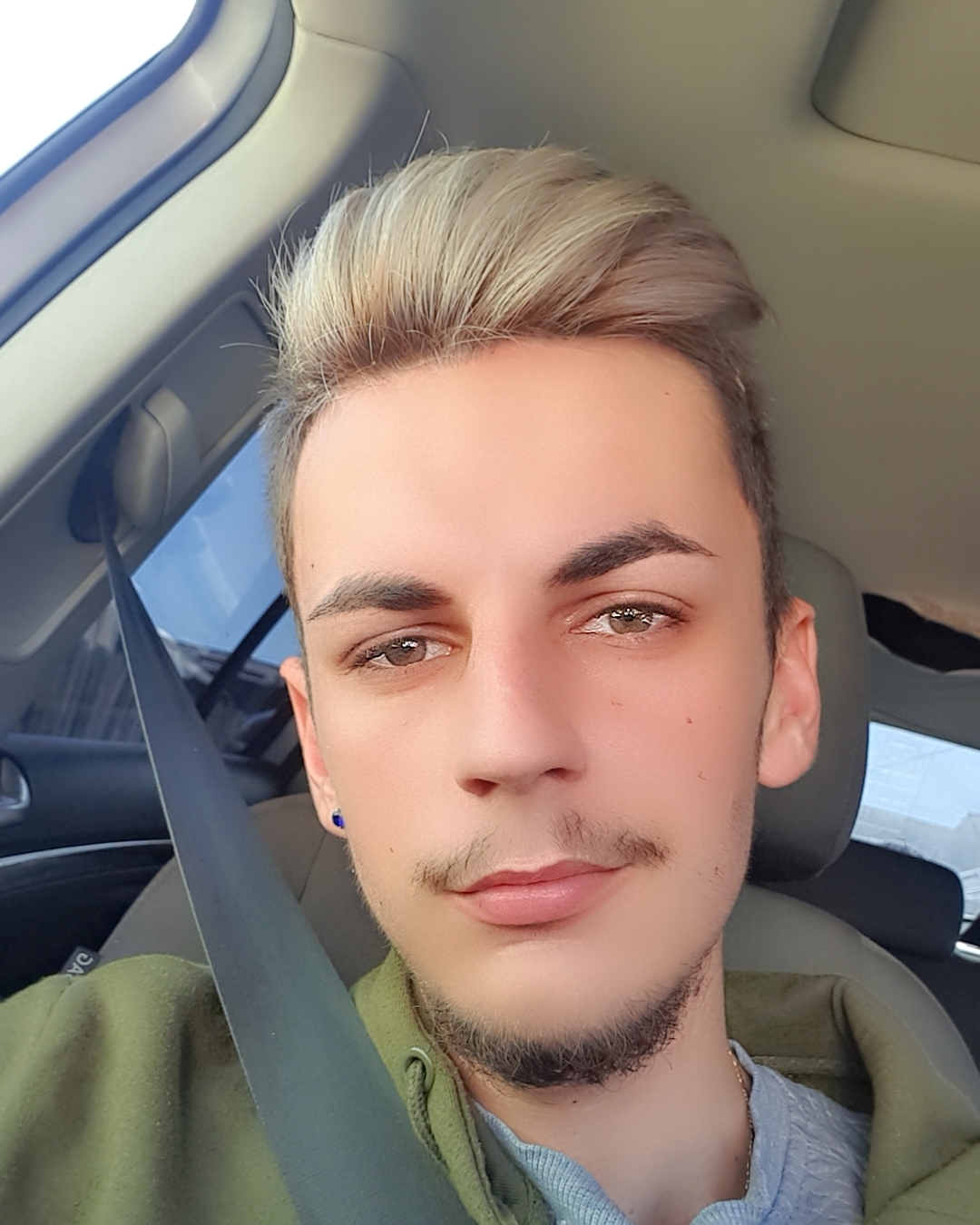 Tinder profile picture for @mirel