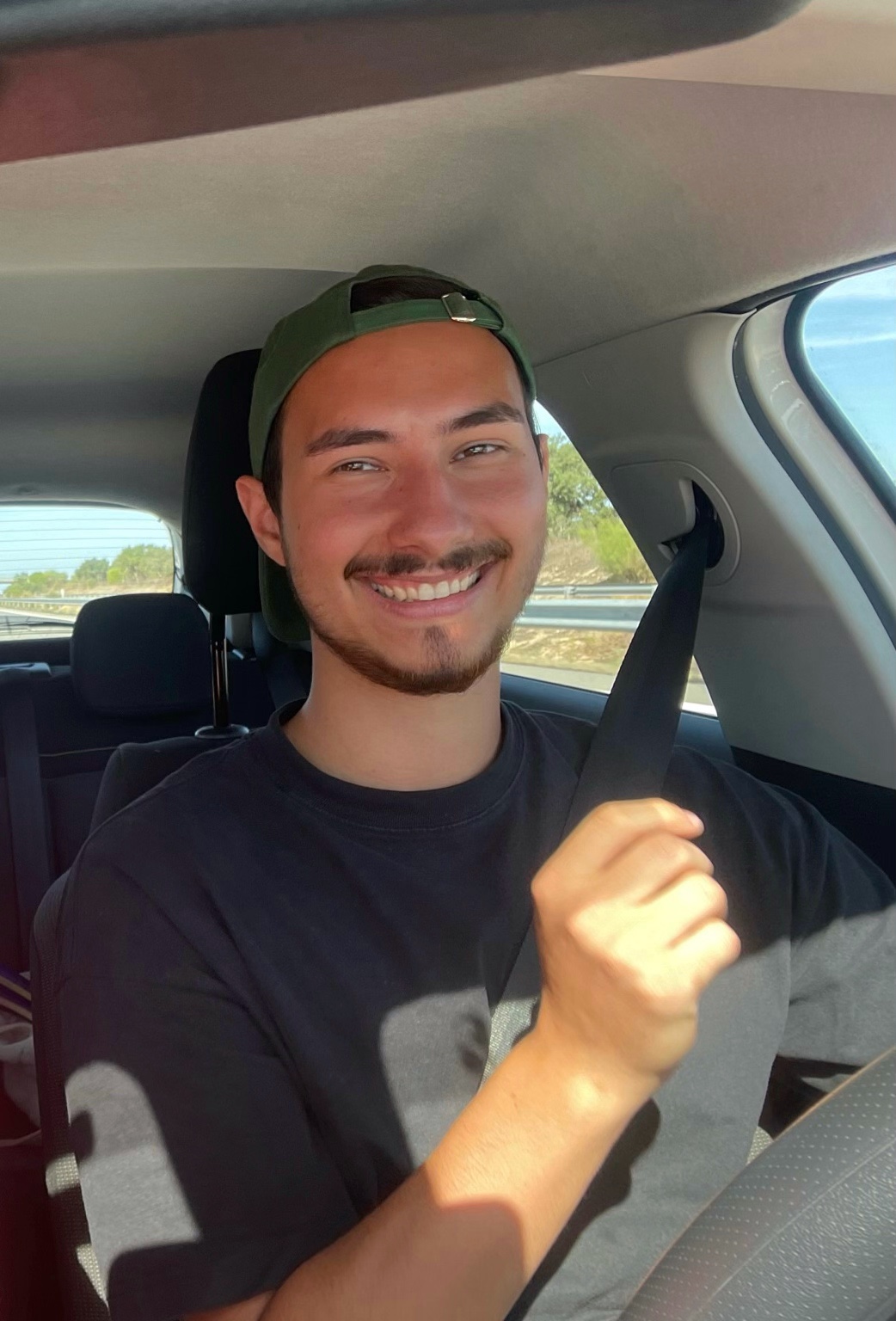 Tinder profile picture for @accounts