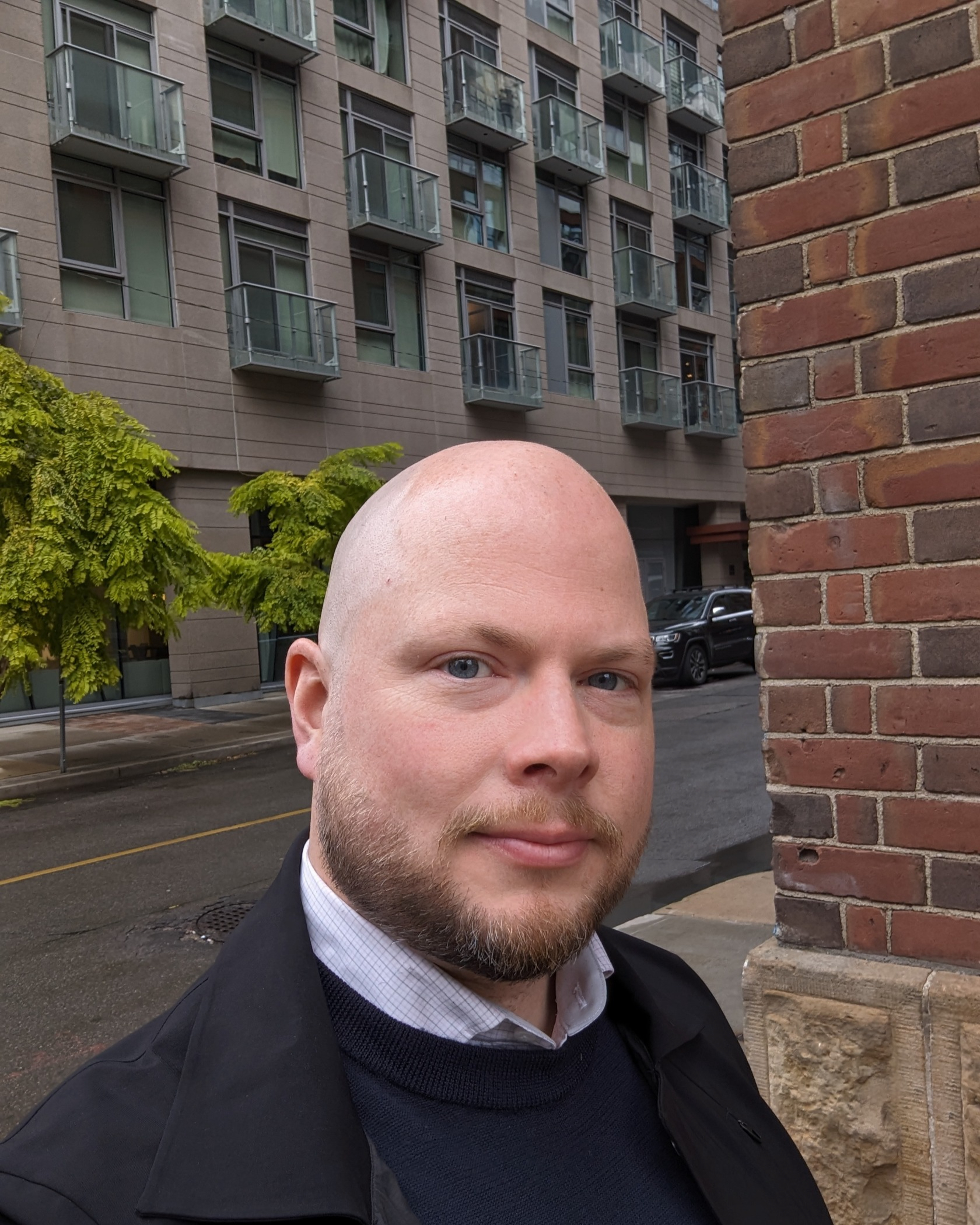 Tinder profile picture for @hollandaise