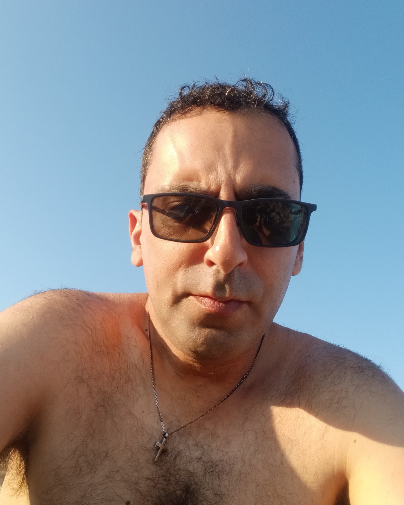 Tinder profile picture for @pol