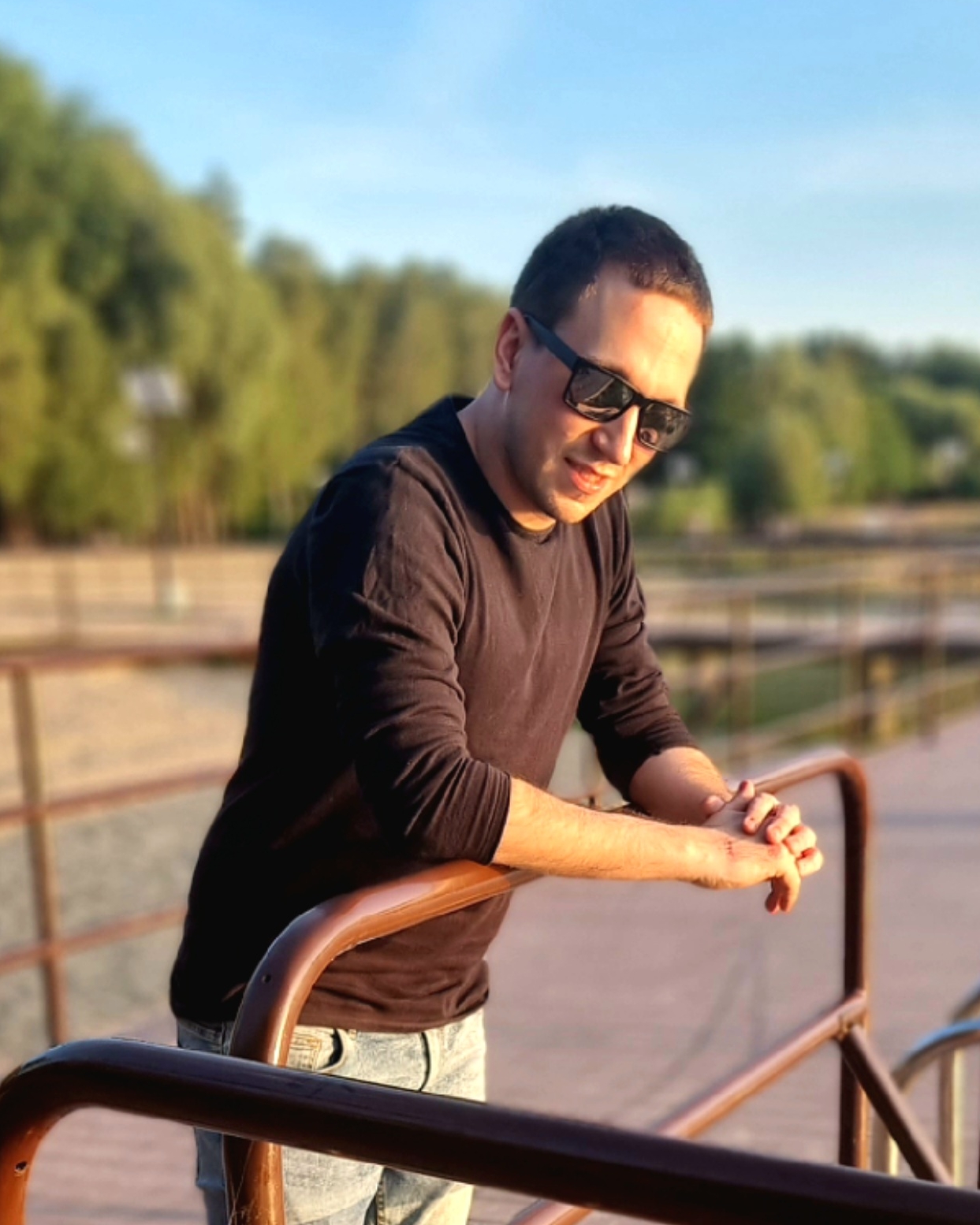 Tinder profile picture for @lukk