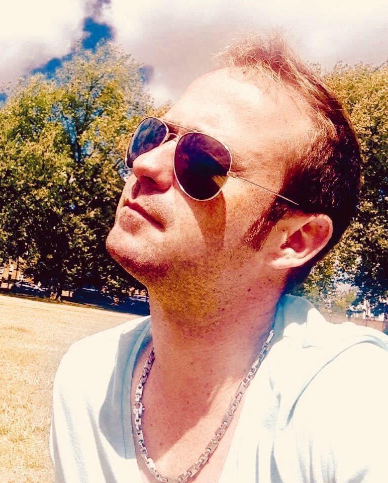 Tinder profile picture for @multilingual