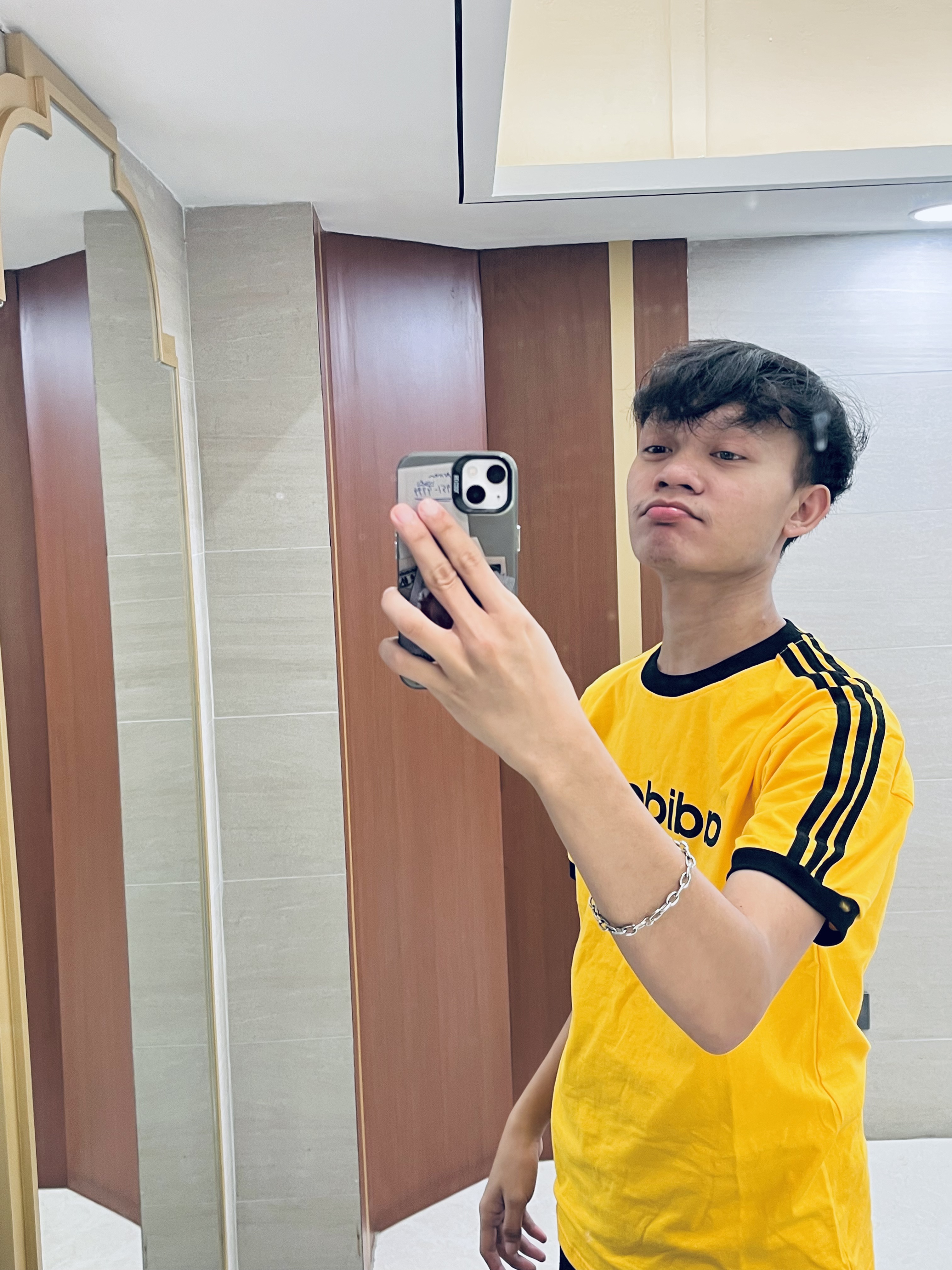 Tinder profile picture for @ezaaa
