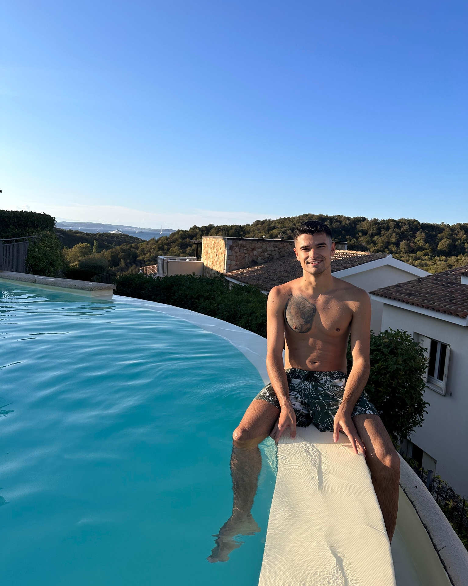Tinder profile picture for @caste