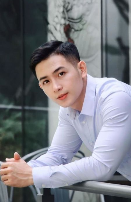 Tinder profile picture for @khangg
