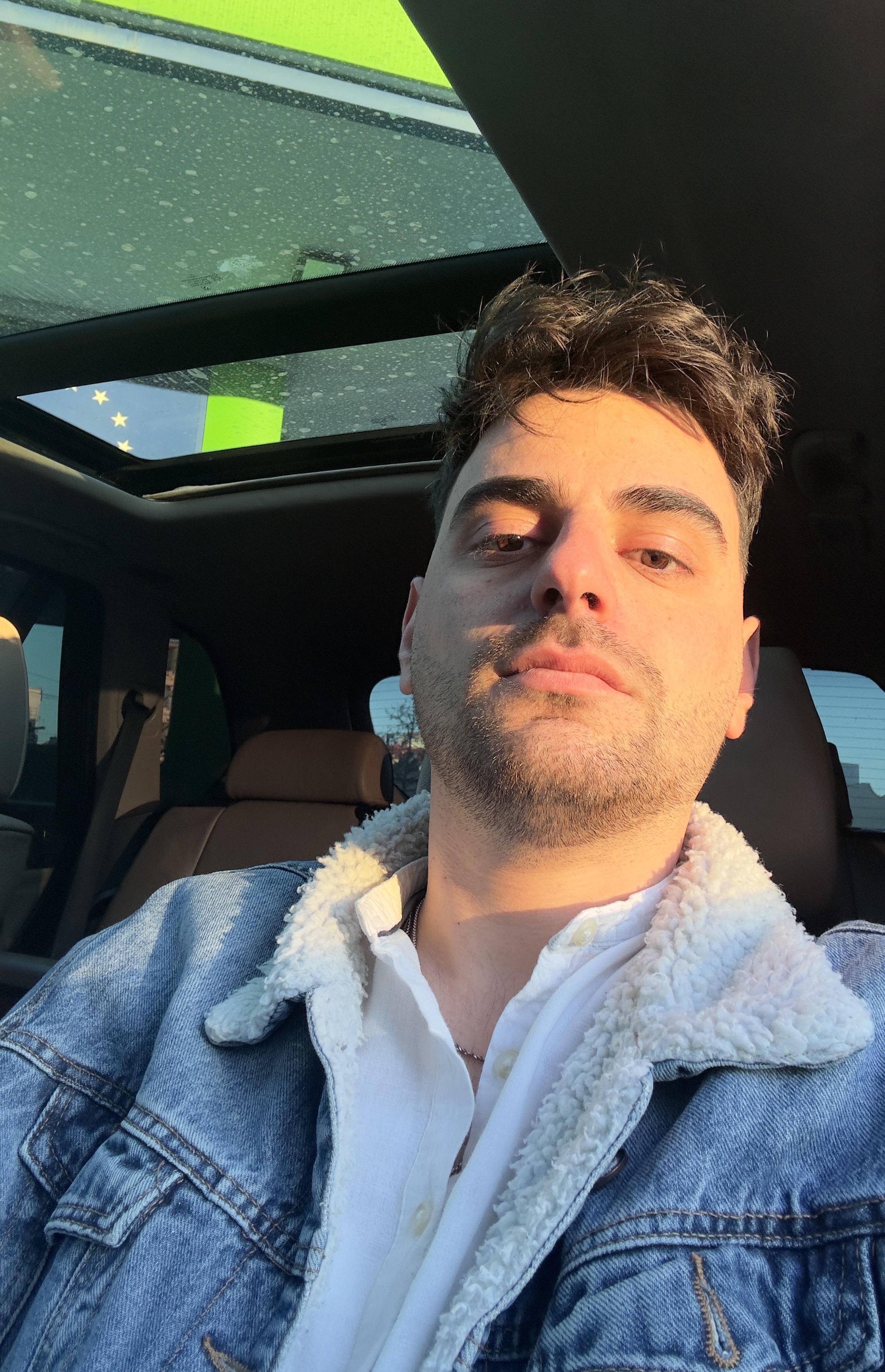 Tinder profile picture for @xhoi