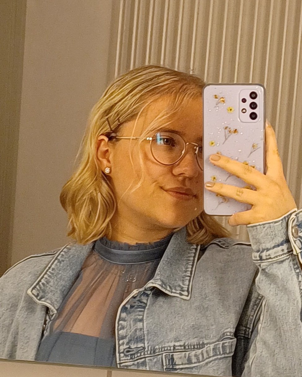 Tinder profile picture for @lotti