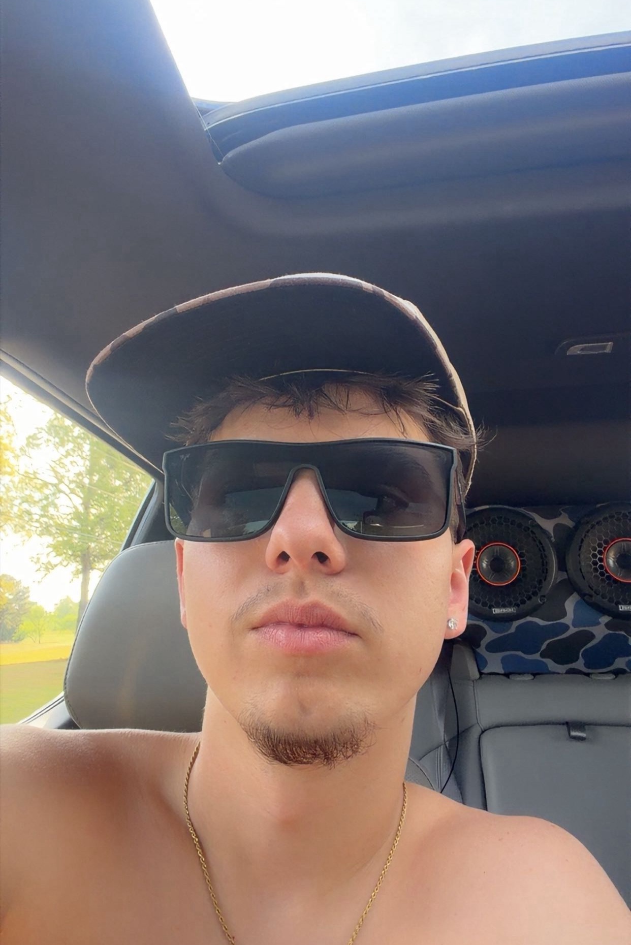 Tinder profile picture for @plug