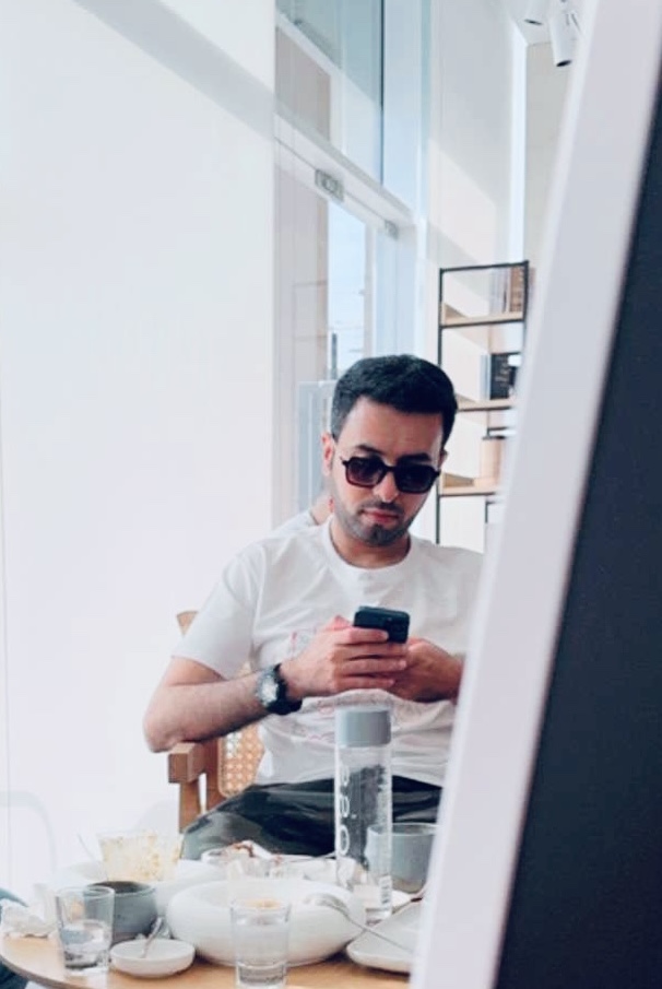 Tinder profile picture for @featured