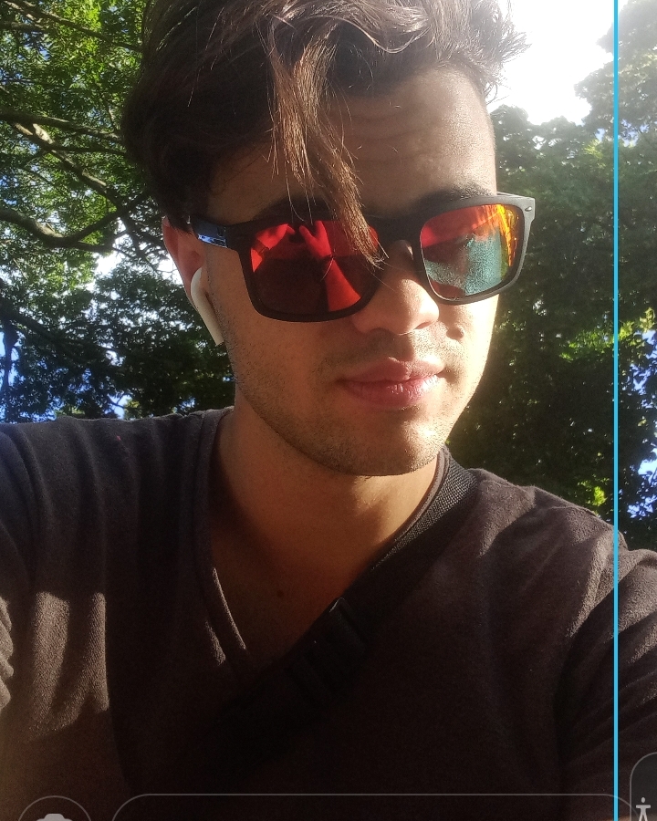 Tinder profile picture for @lautarta