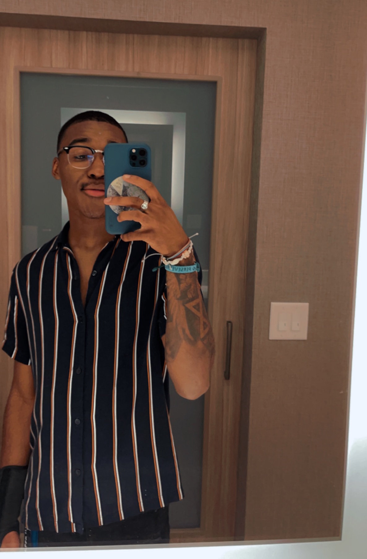 Tinder profile picture for @khi