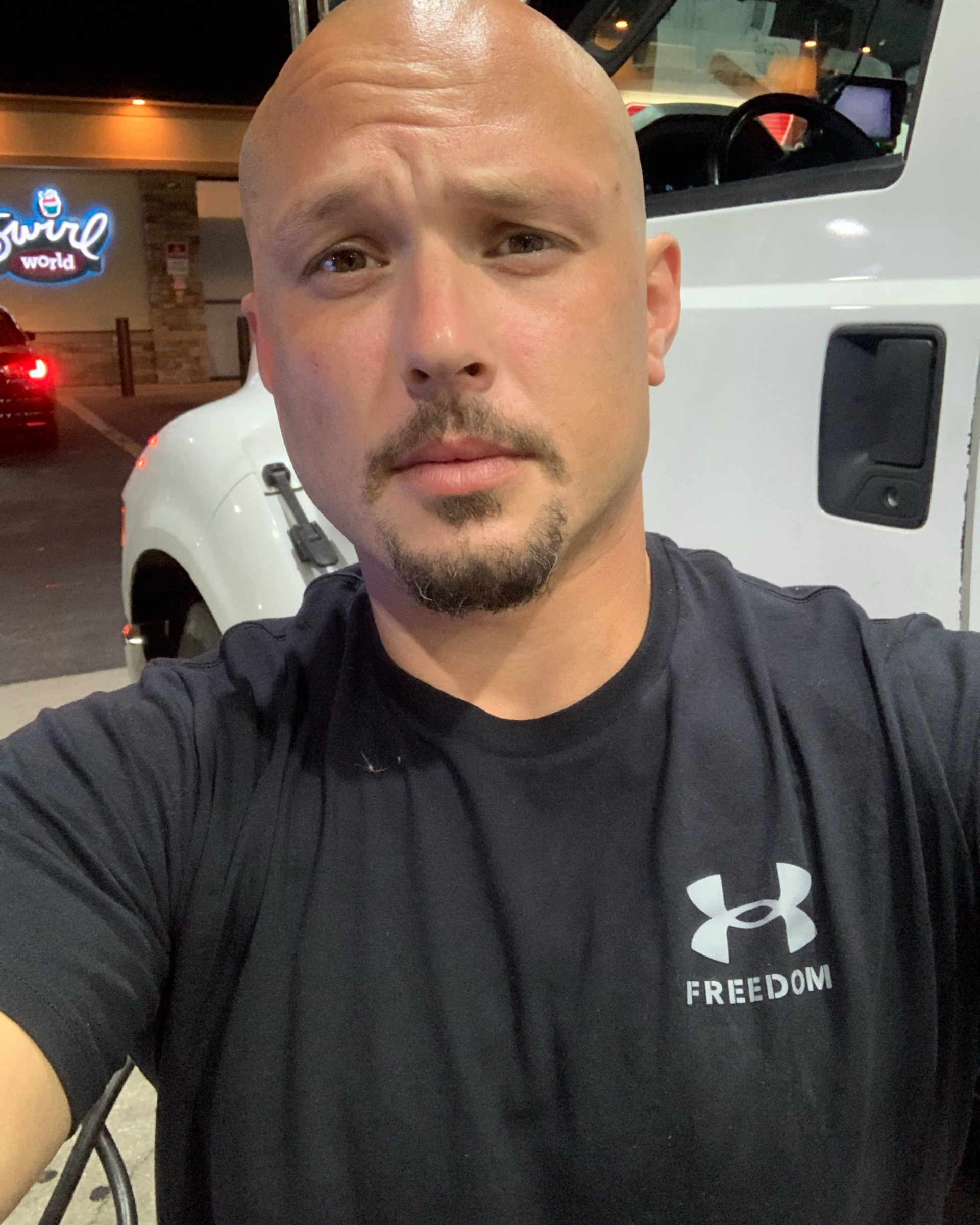 Tinder profile picture for @cove