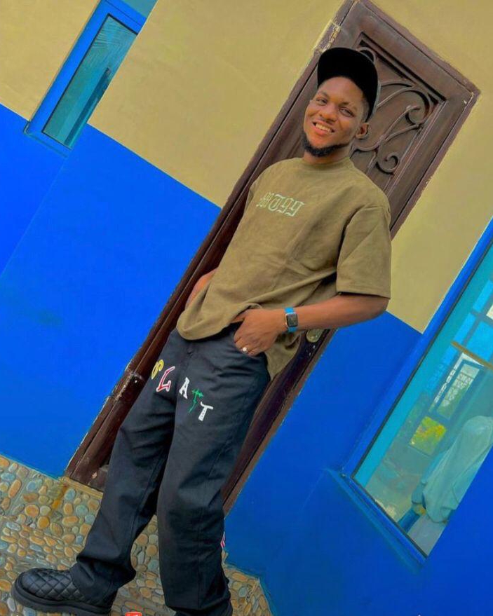 Tinder profile picture for @tosin