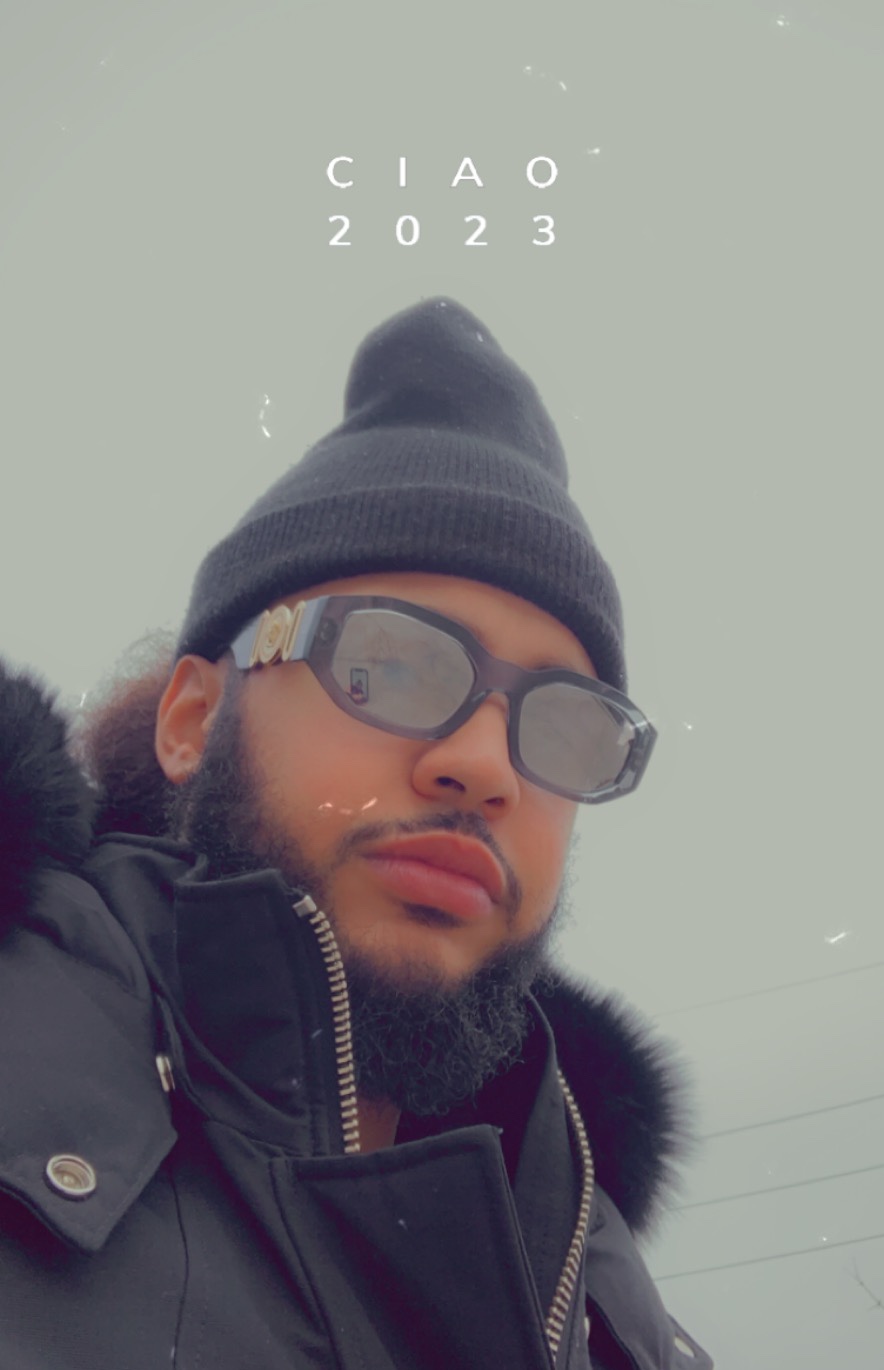 Tinder profile picture for @links