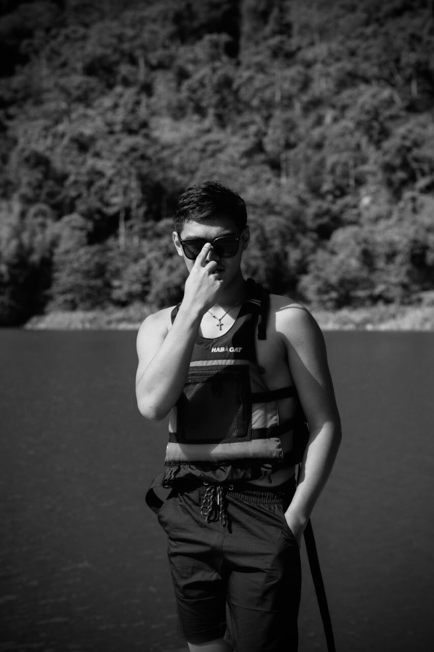 Tinder profile picture for @vessel