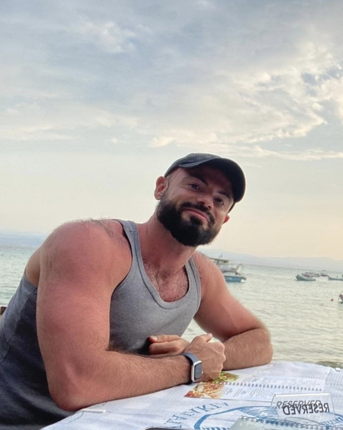 Tinder profile picture for @treo