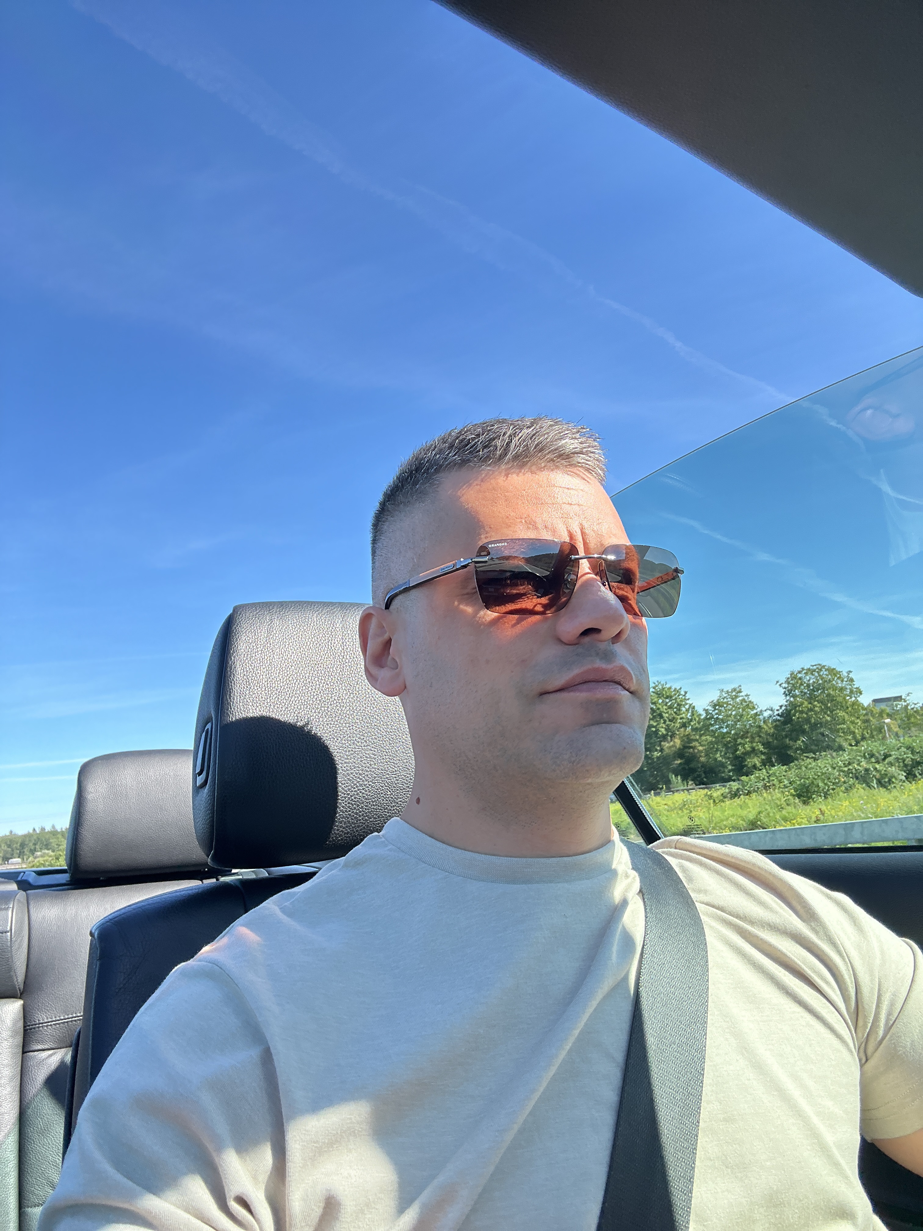 Tinder profile picture for @deutsch