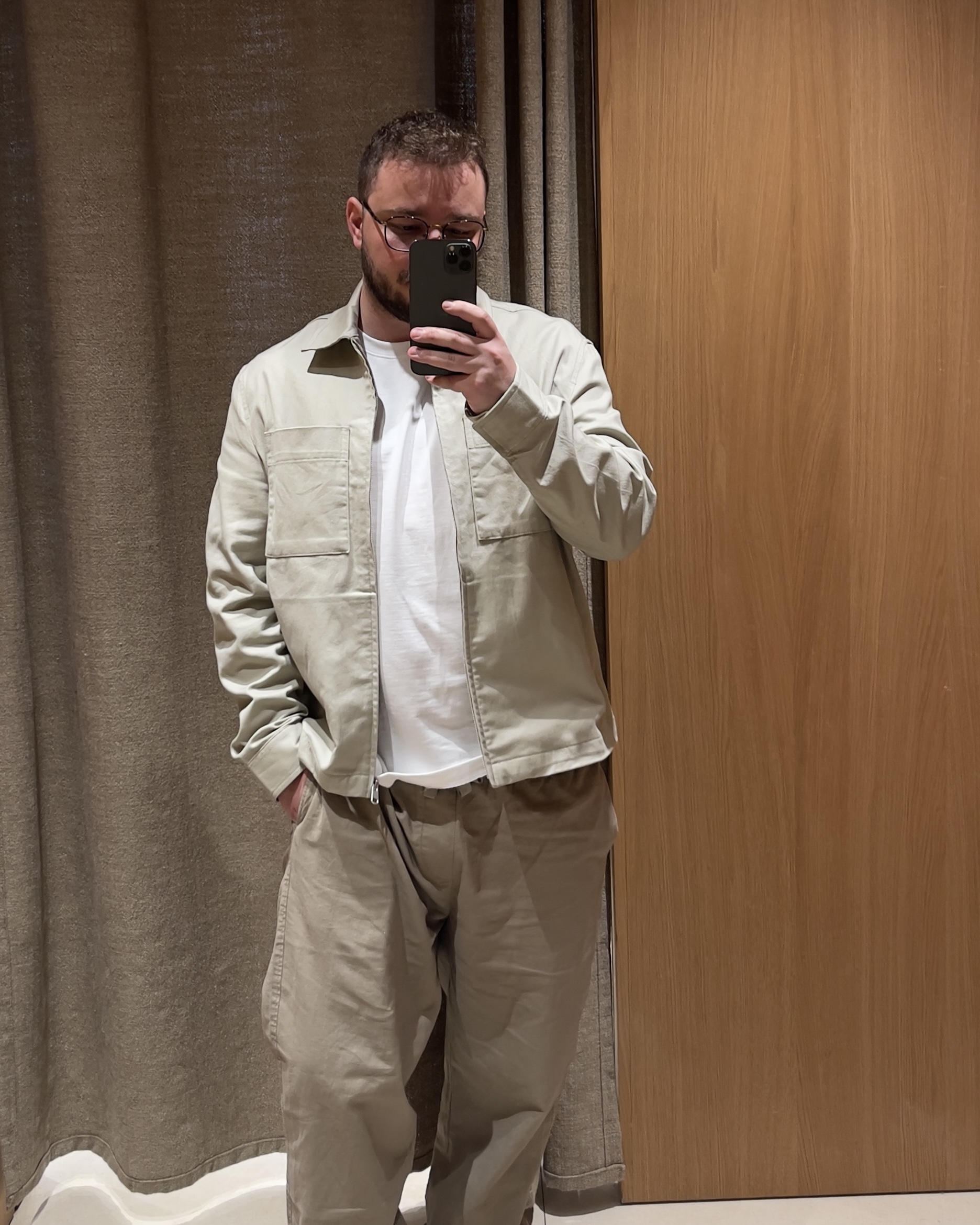 Tinder profile picture for @con