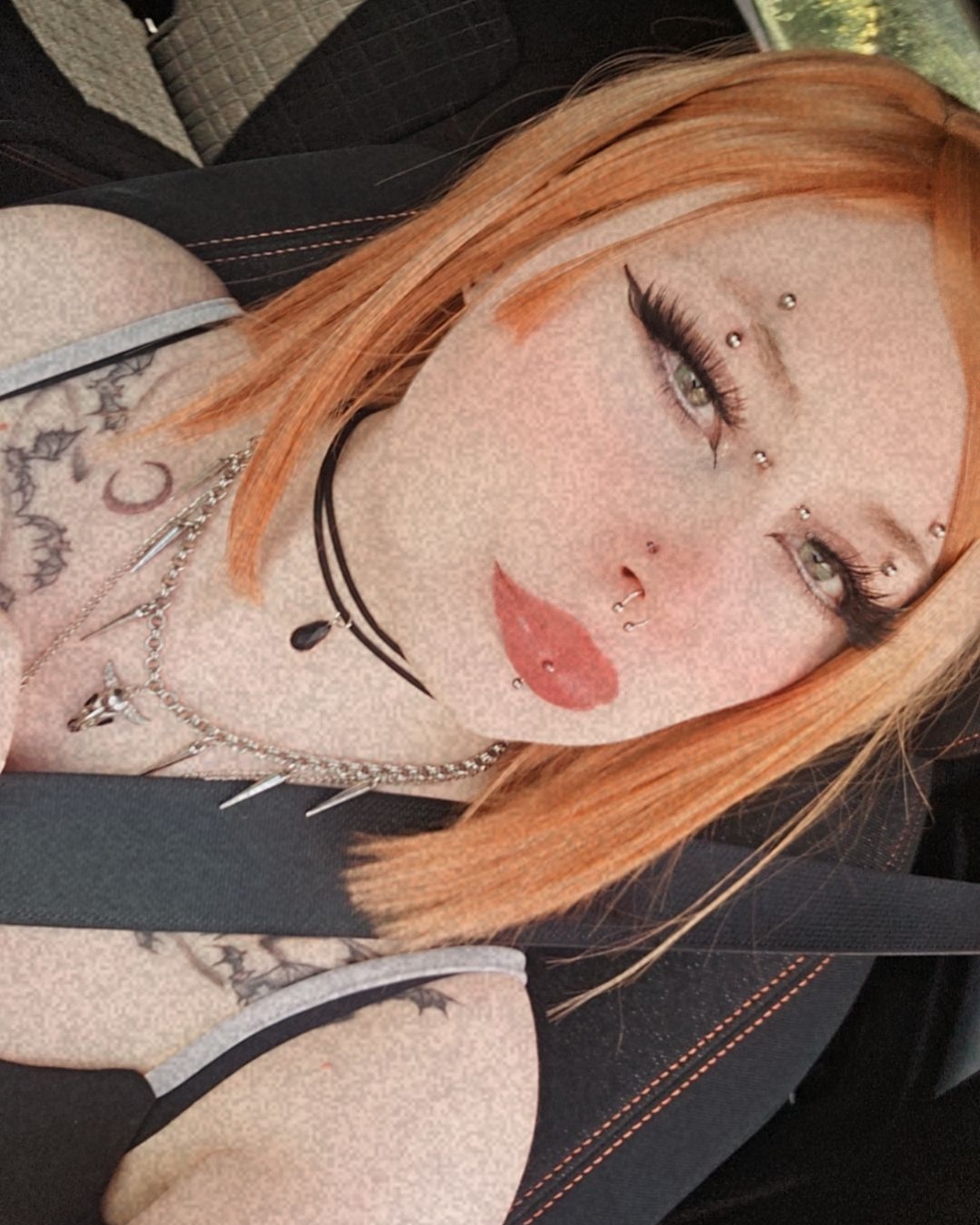 Tinder profile picture for @lobotomy