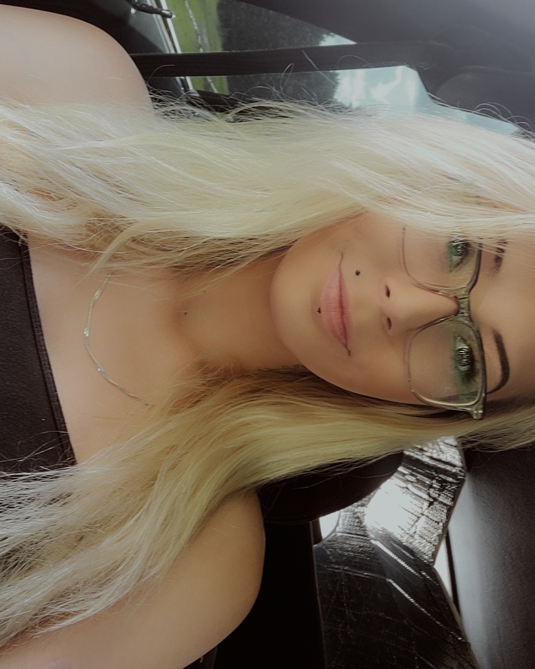 Tinder profile picture for @idontknow