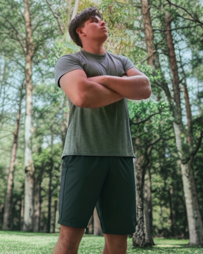 Tinder profile picture for @jhonsmith