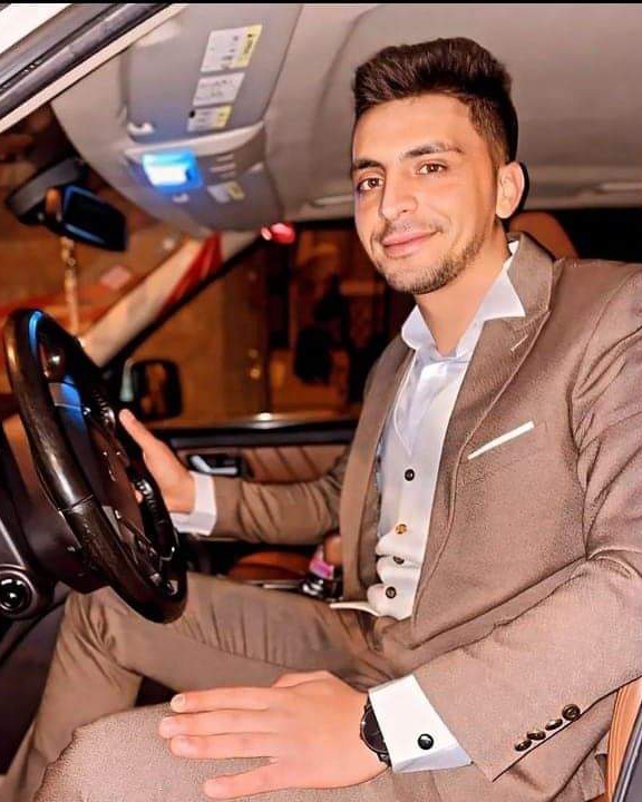 Tinder profile picture for @fakhri