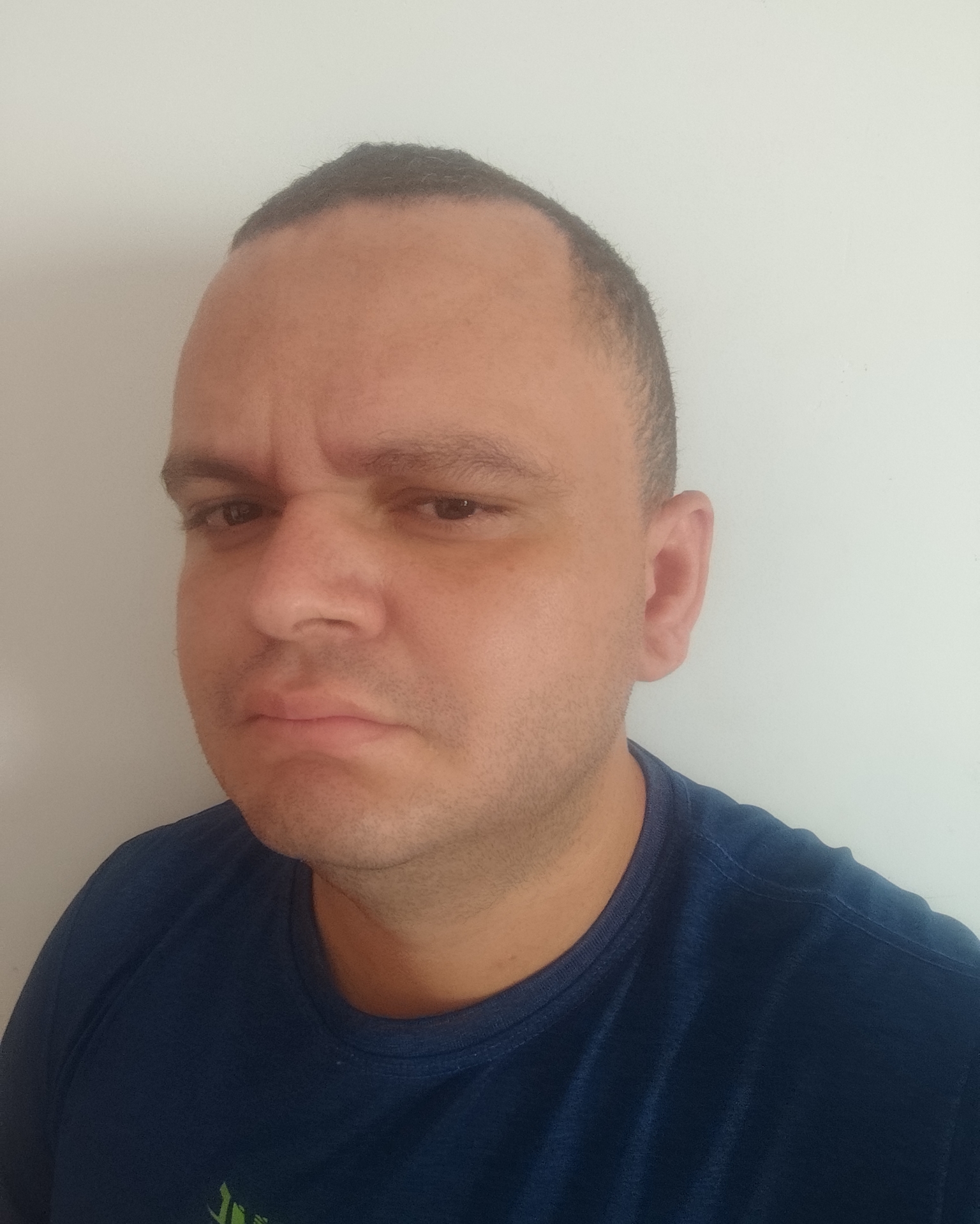 Tinder profile picture for @wallis