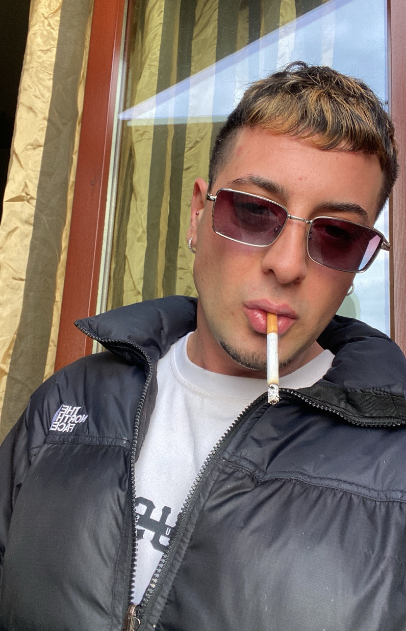 Tinder profile picture for @frau