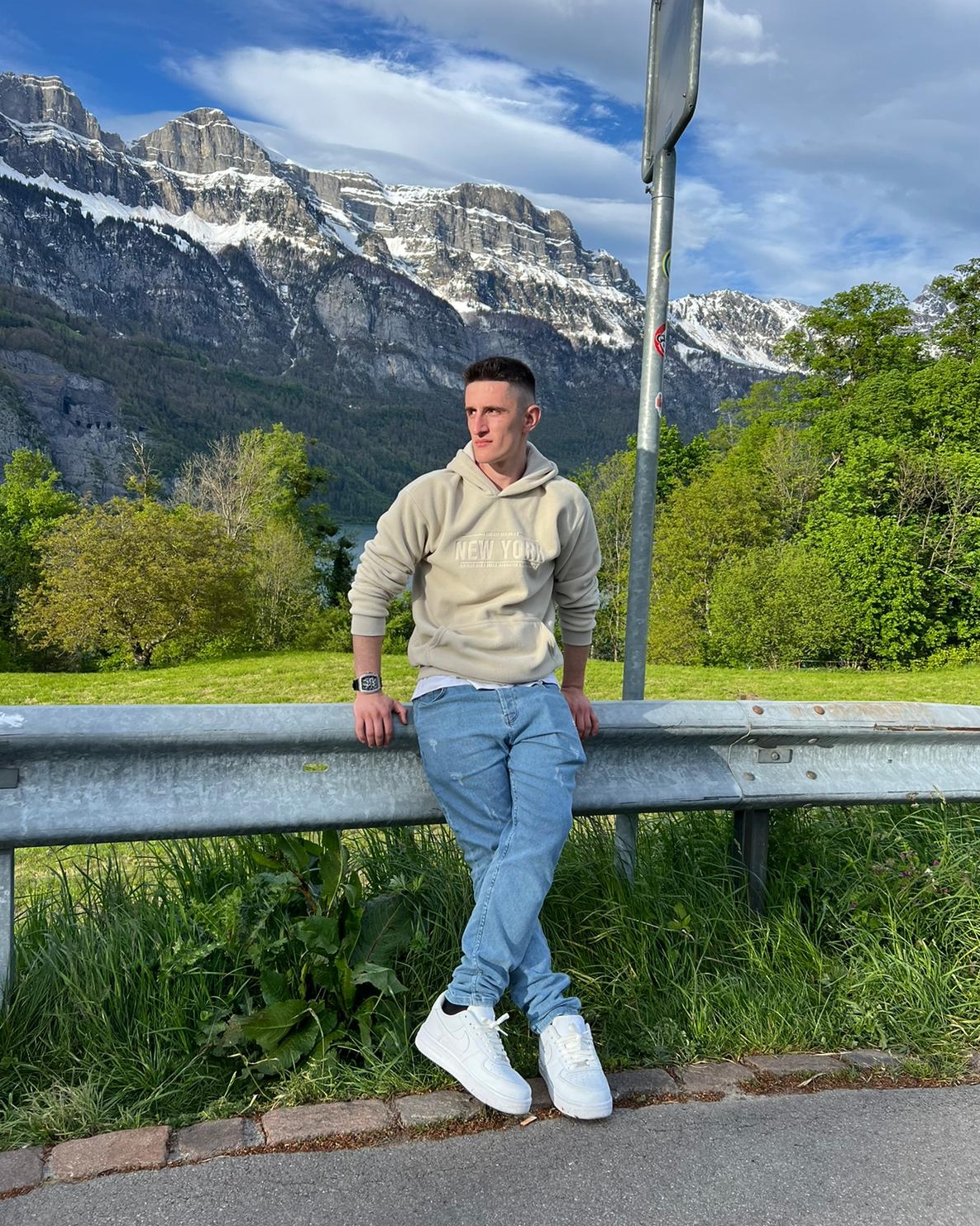 Tinder profile picture for @nura