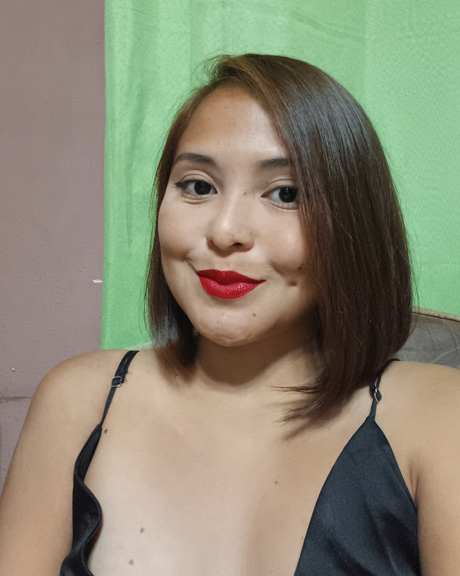 Tinder profile picture for @skarlet