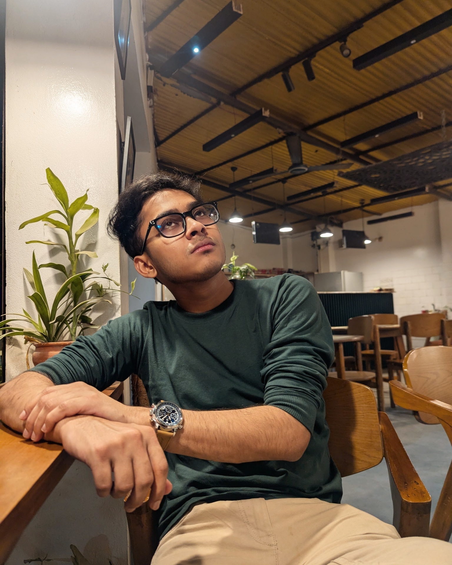 Tinder profile picture for @hydrogen