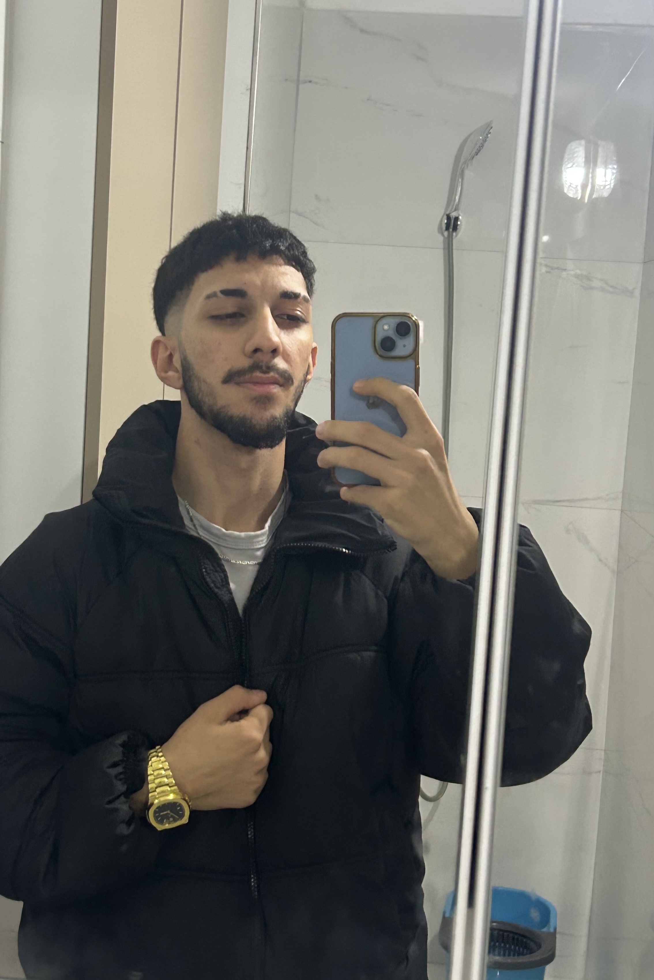 Tinder profile picture for @emrwrld