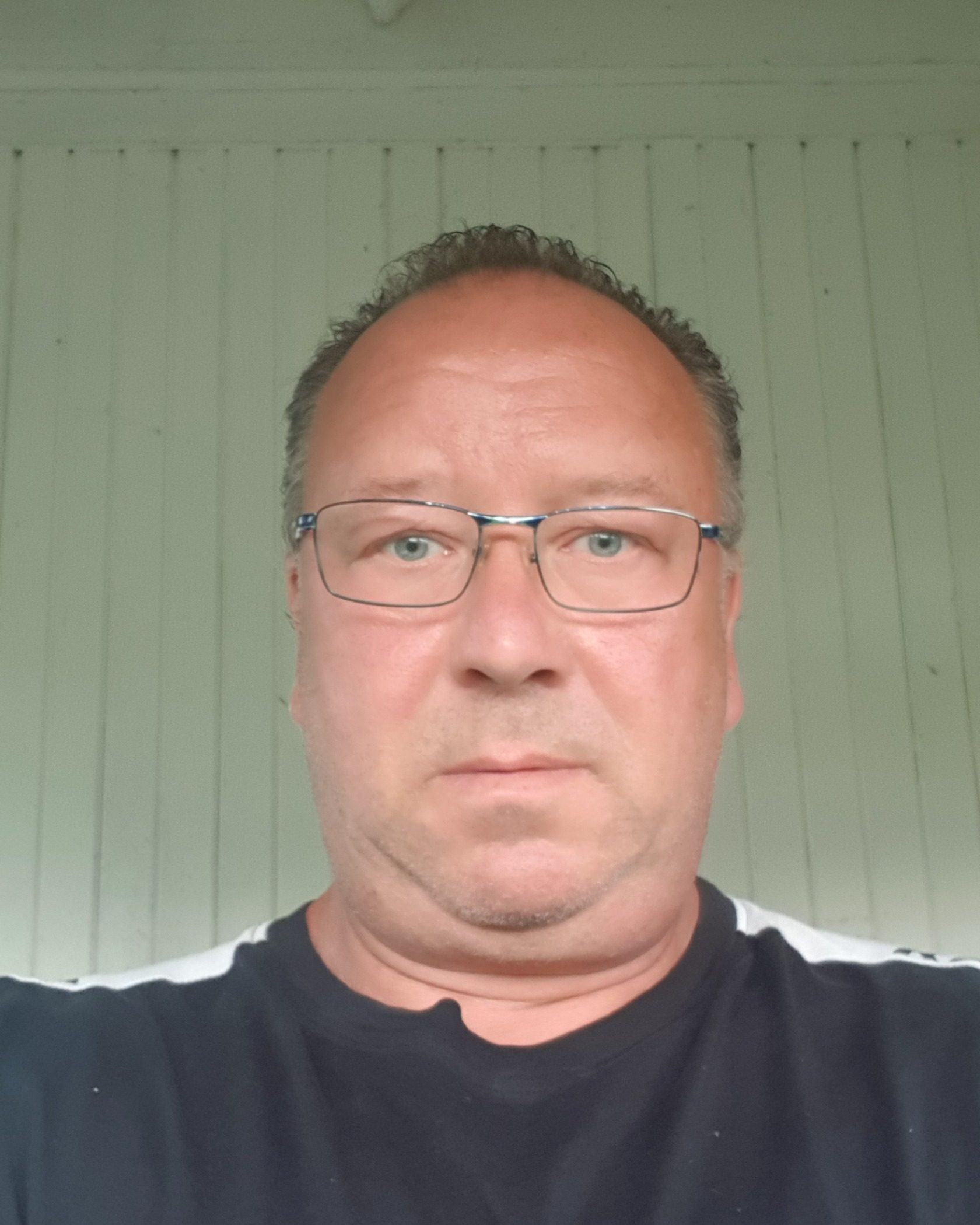 Tinder profile picture for @kenet