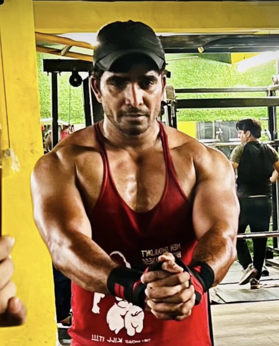 Tinder profile picture for @bodybuilding