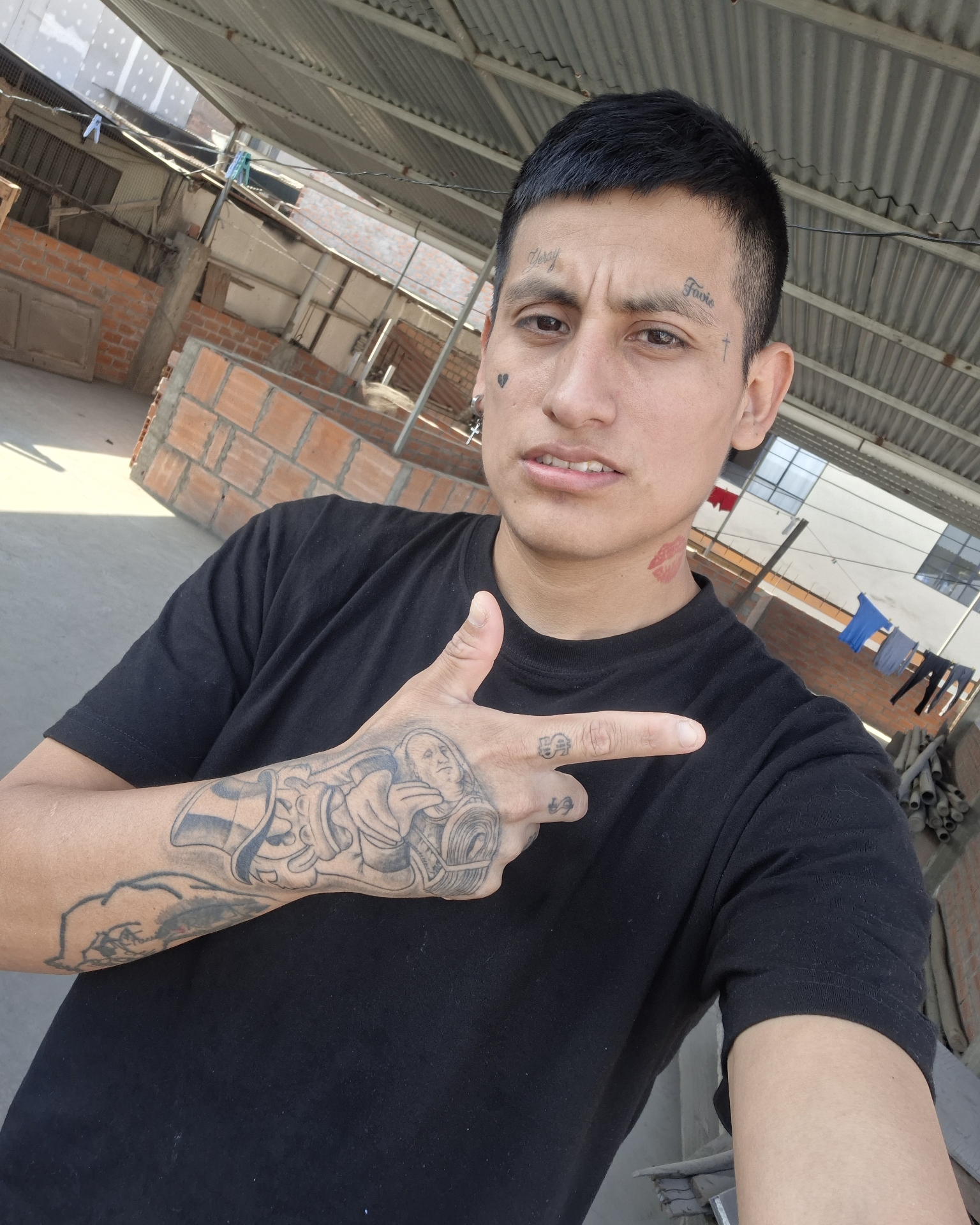 Tinder profile picture for @favio