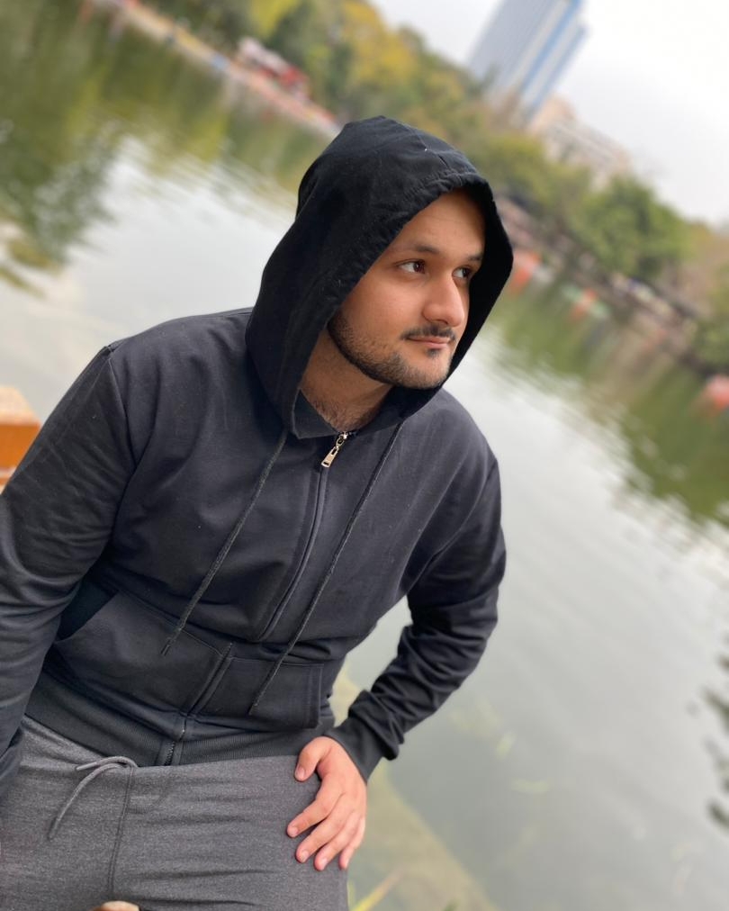 Tinder profile picture for @mhmd
