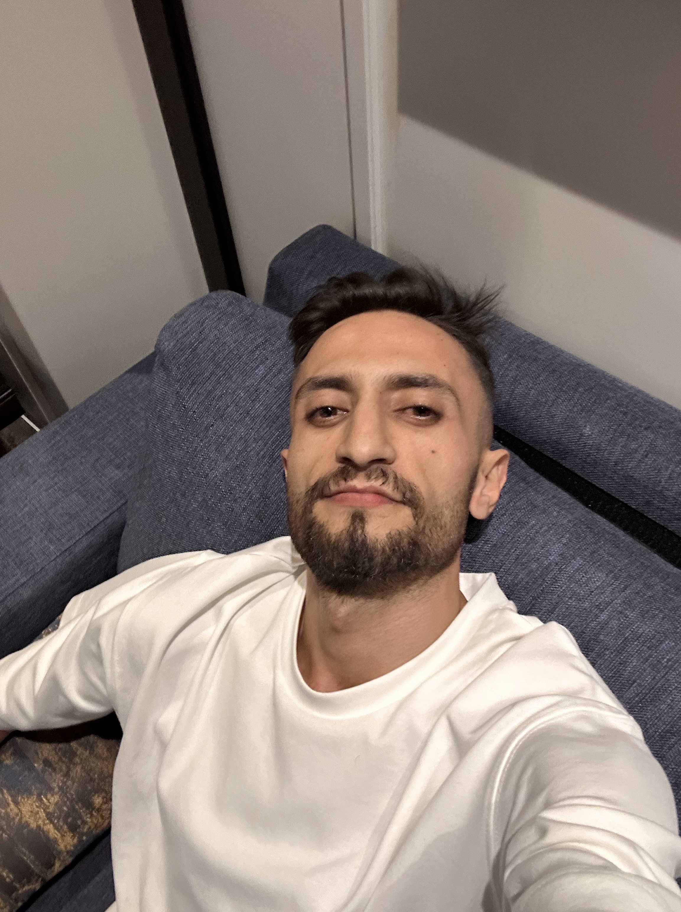 Tinder profile picture for @hernandez