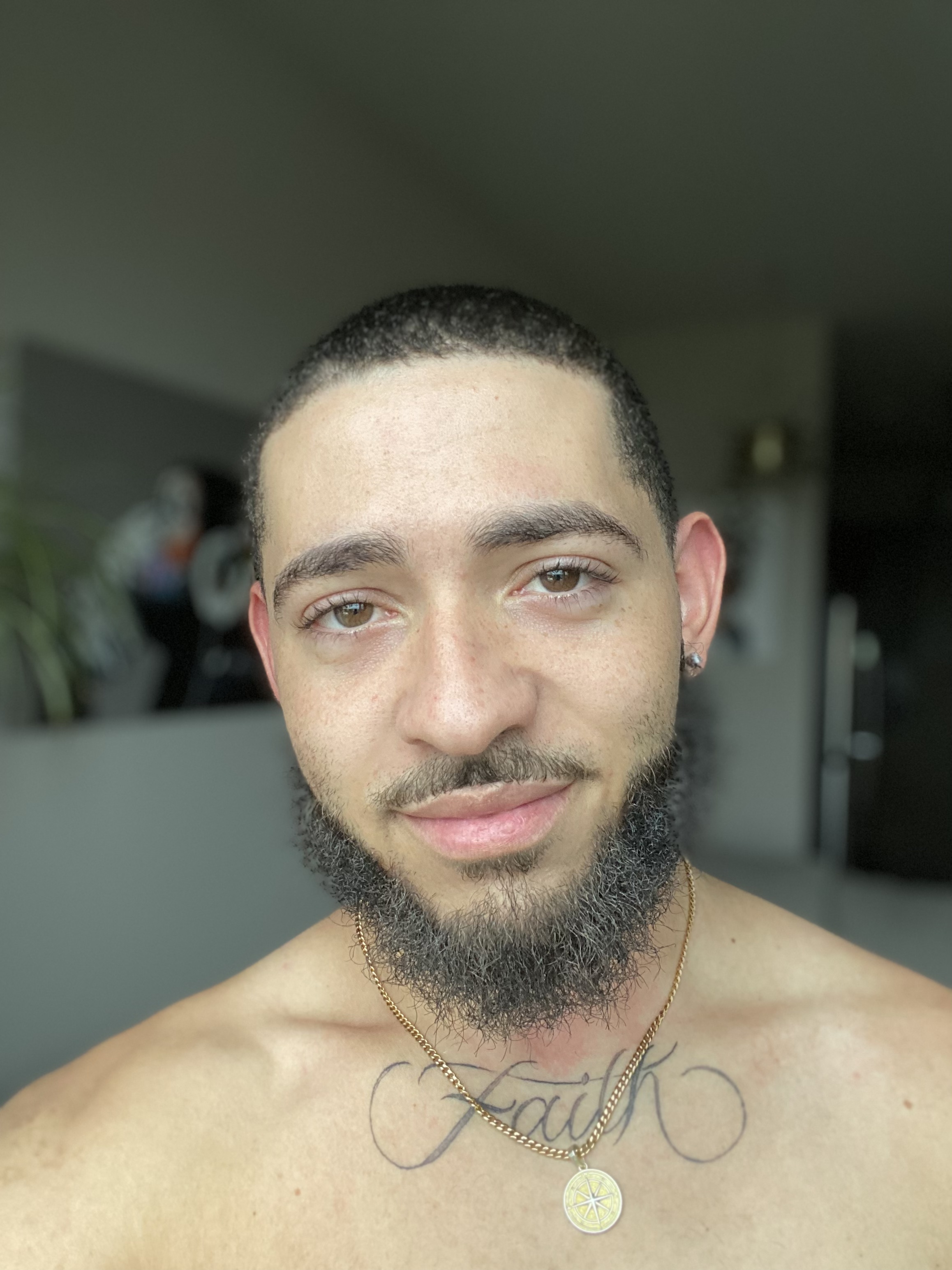 Tinder profile picture for @comeback