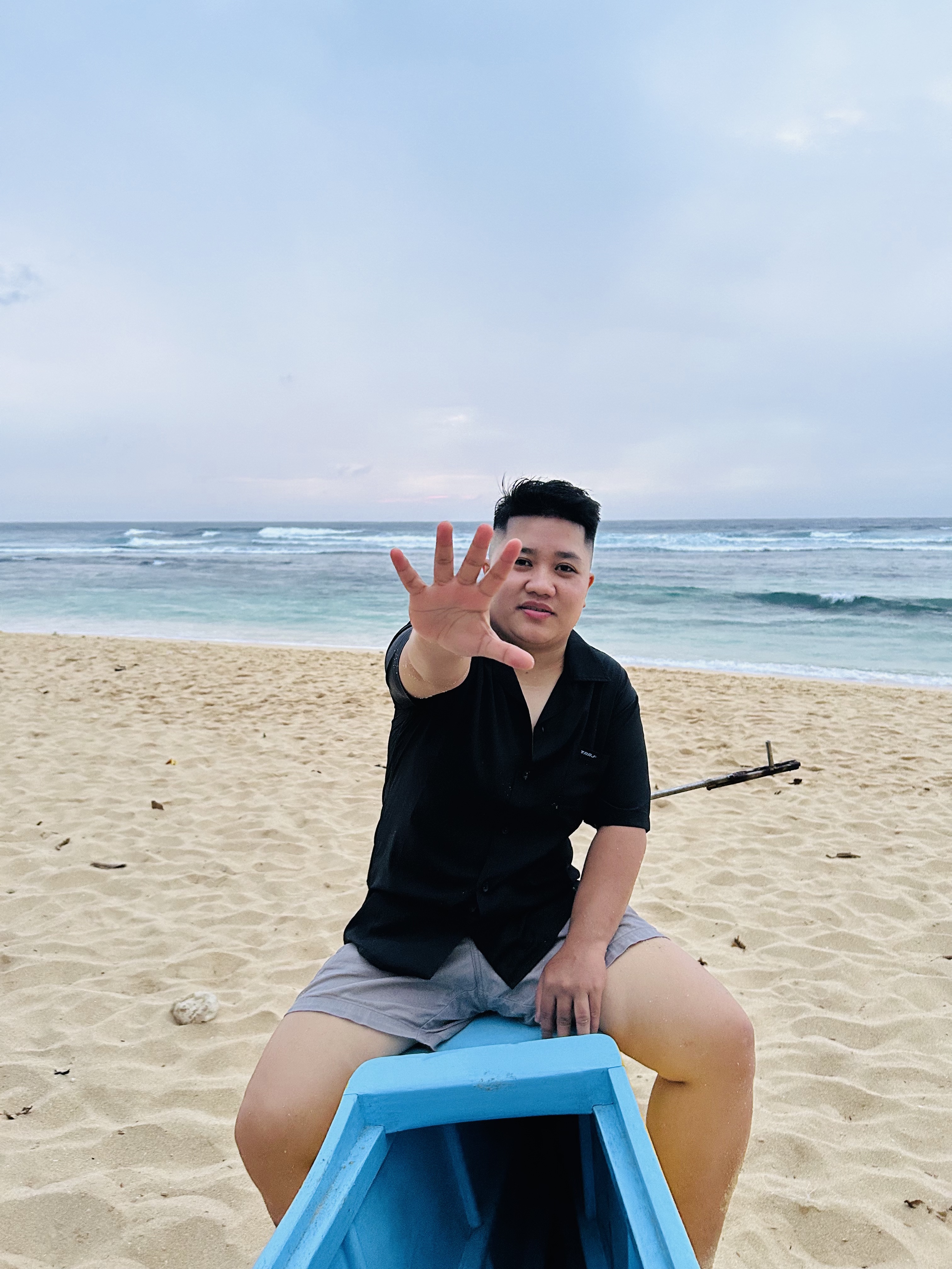 Tinder profile picture for @leds