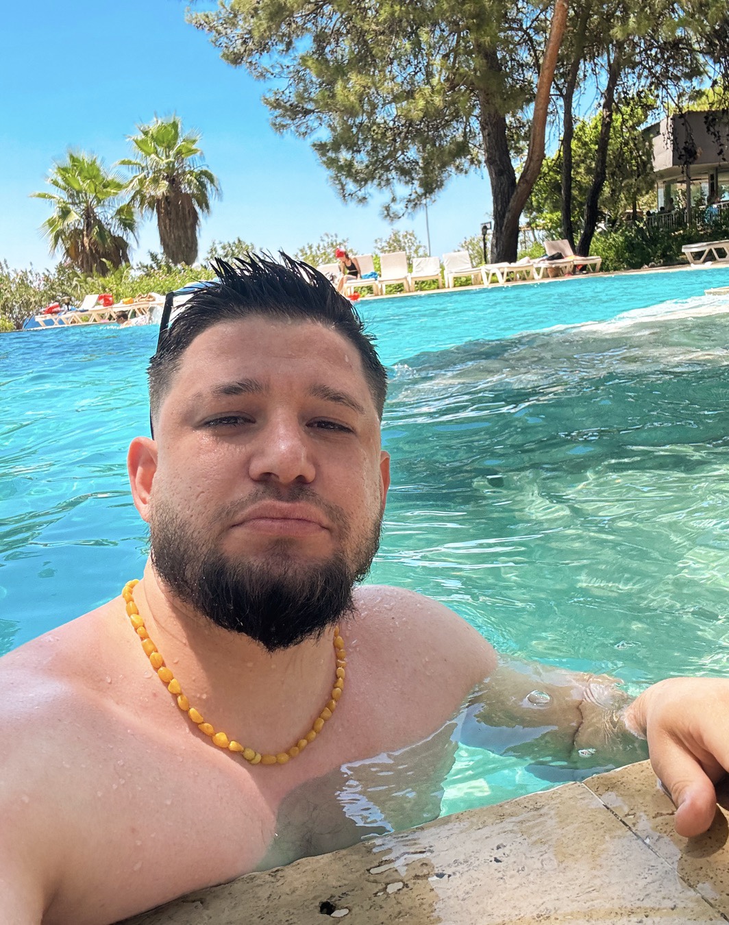 Tinder profile picture for @leeon