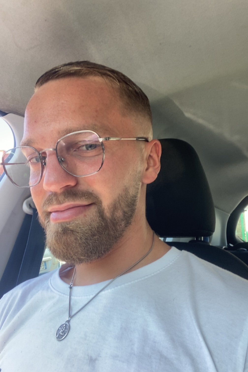 Tinder profile picture for @yvan