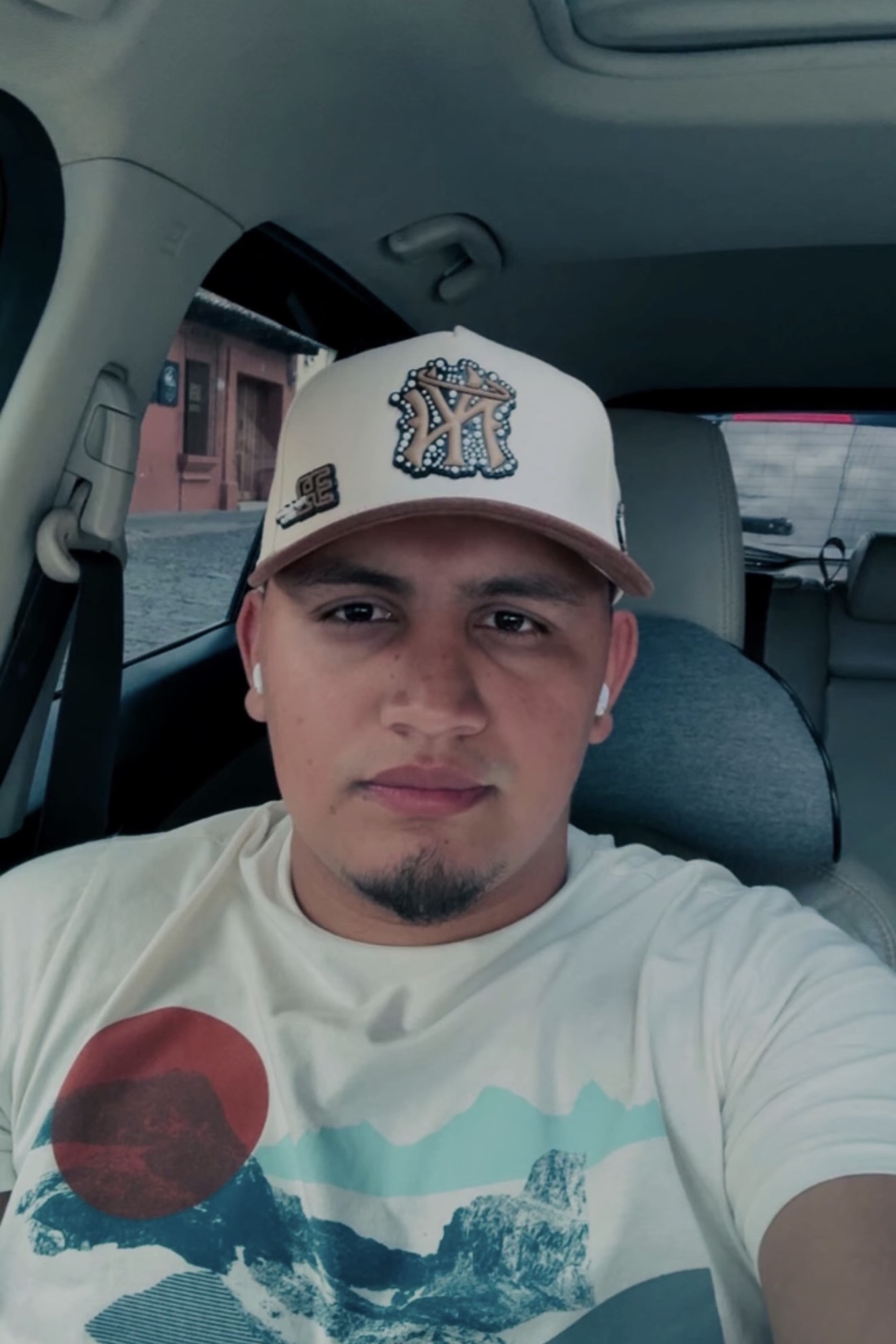 Tinder profile picture for @zelaya