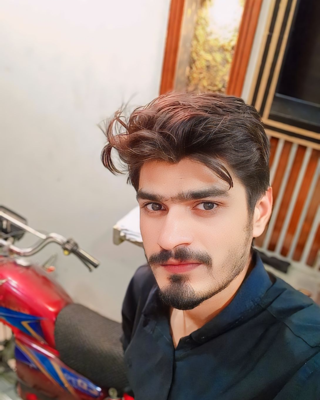 Tinder profile picture for @shahzaib
