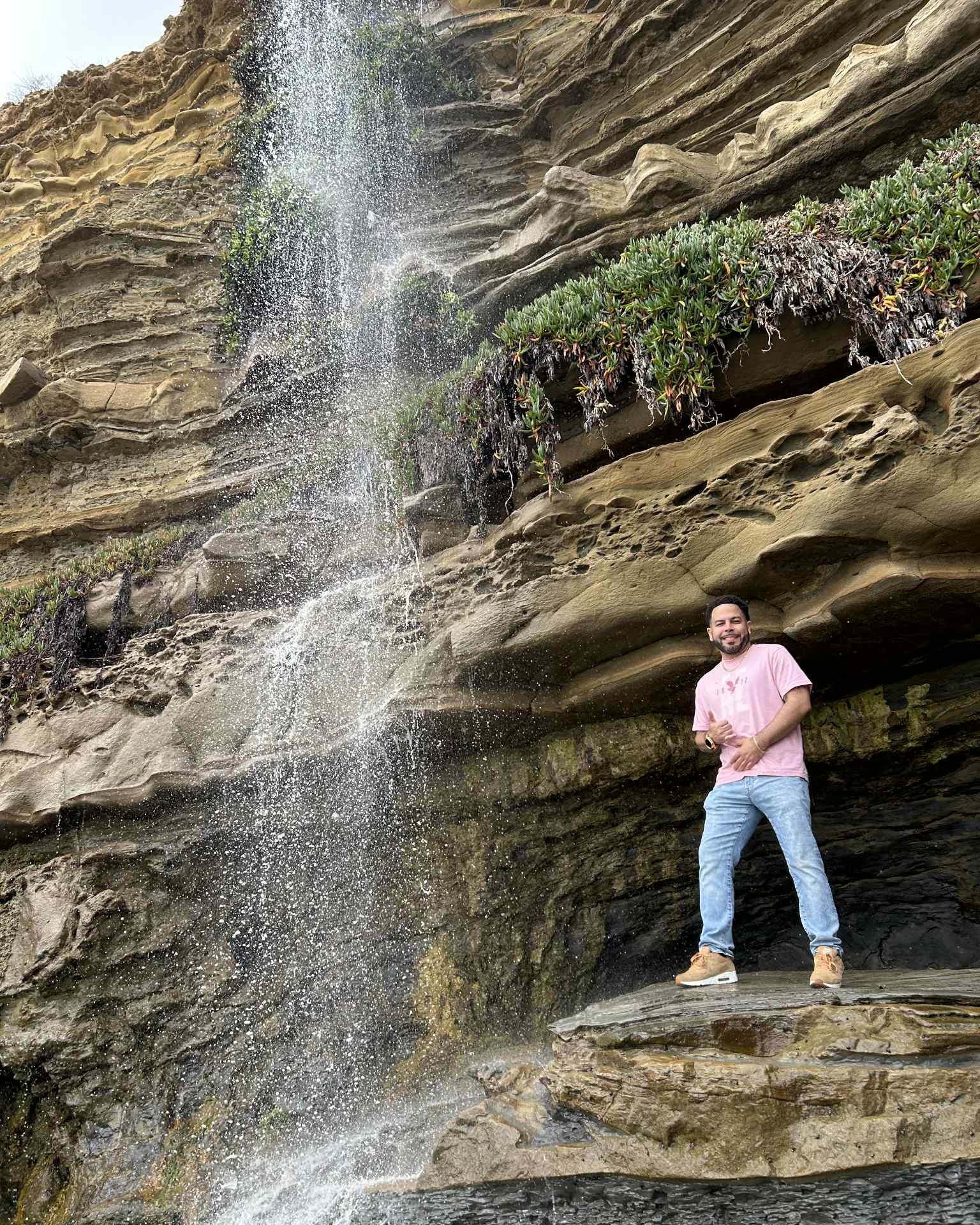 Tinder profile picture for @stats