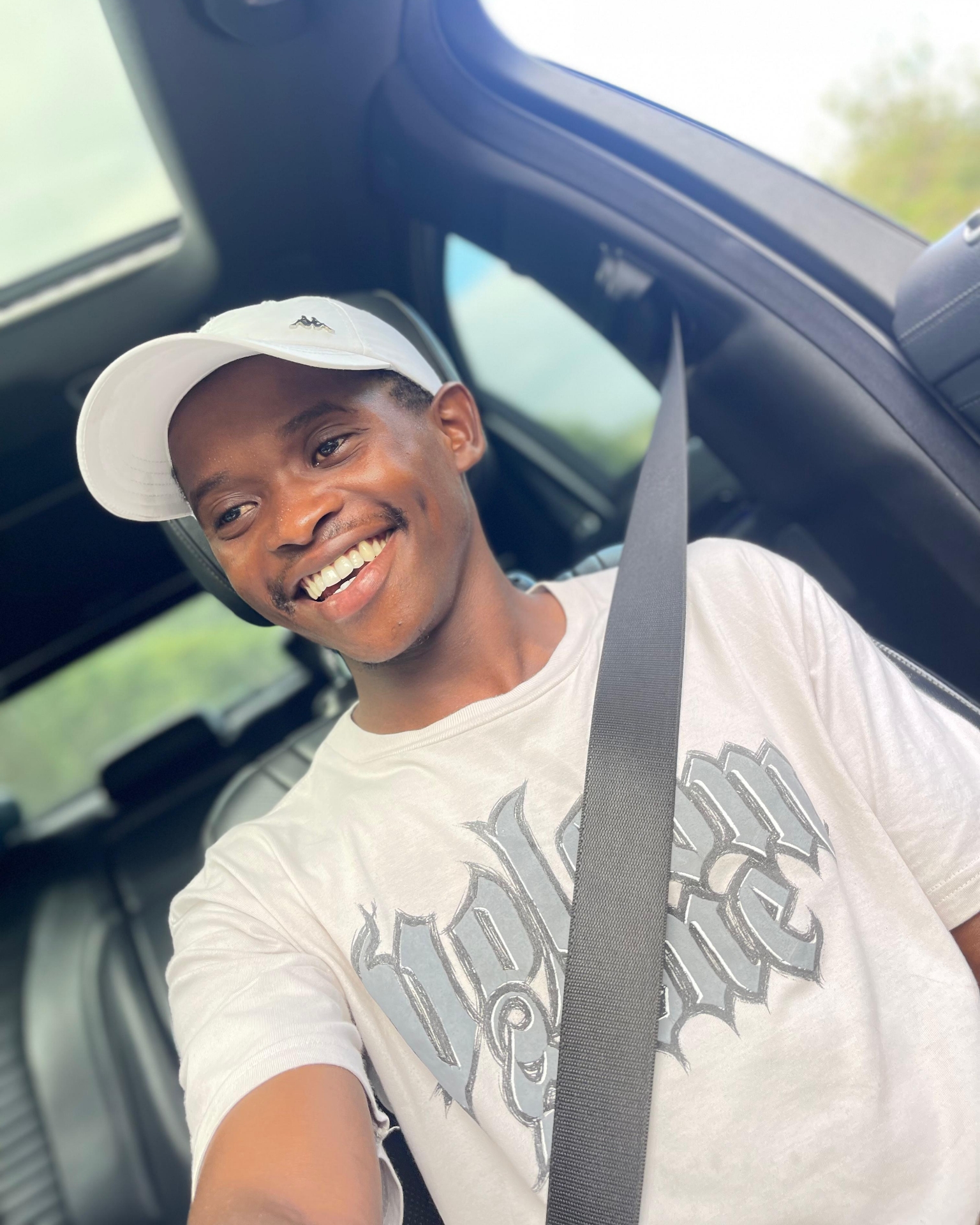 Tinder profile picture for @mxolisi