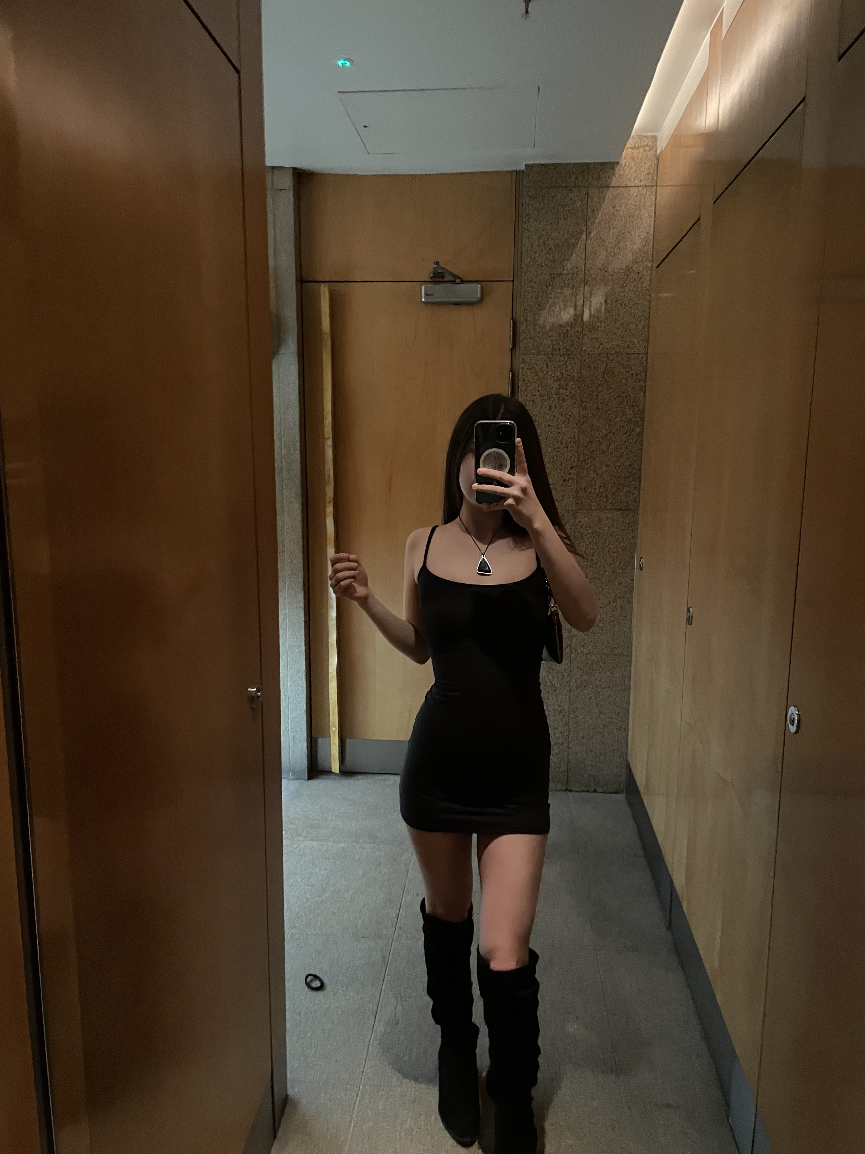 Tinder profile picture for @bb