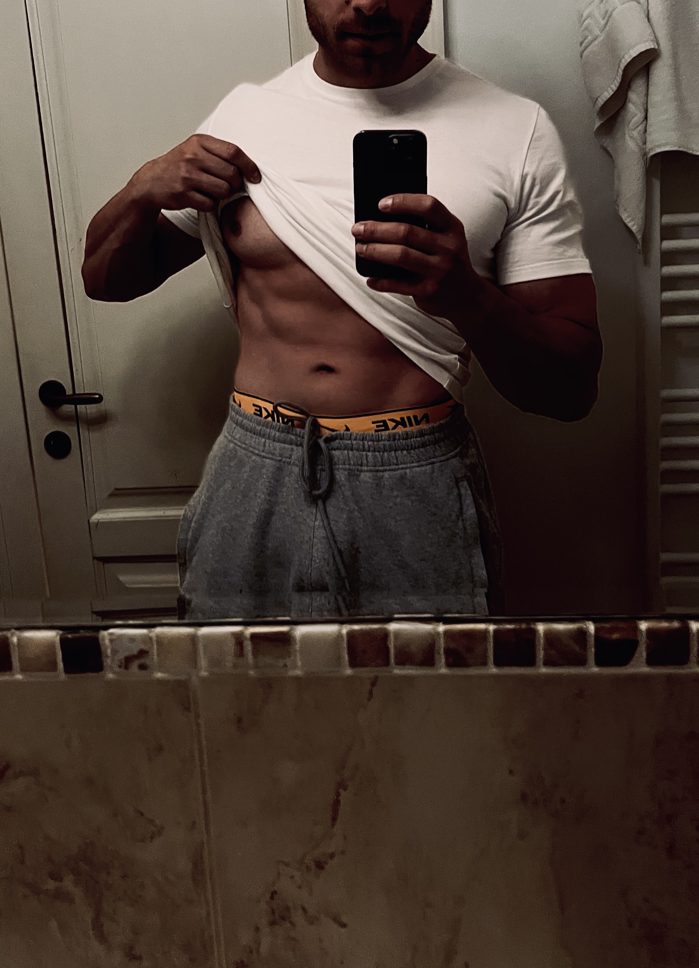 Tinder profile picture for @boyfriend