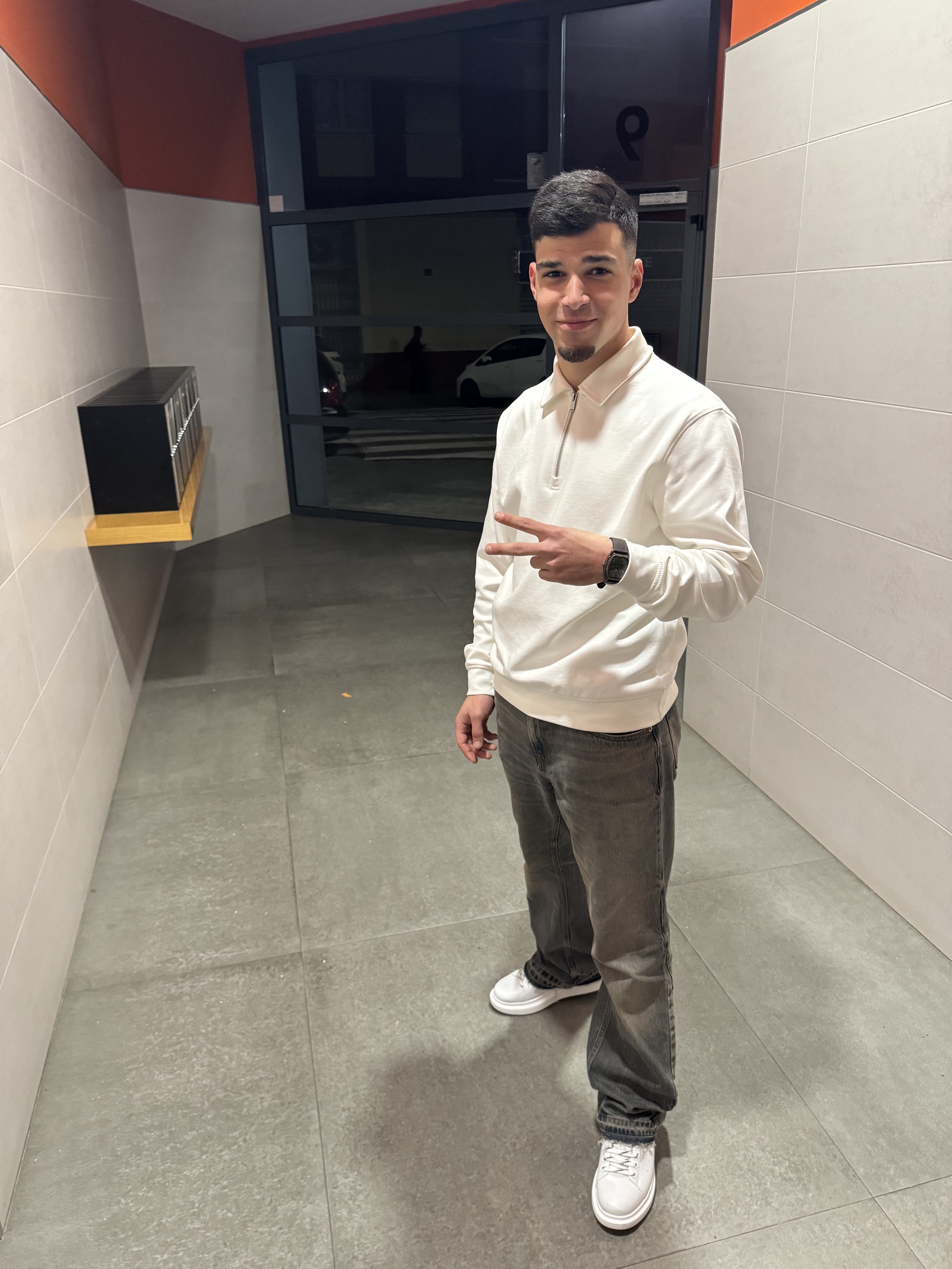 Tinder profile picture for @gggtt